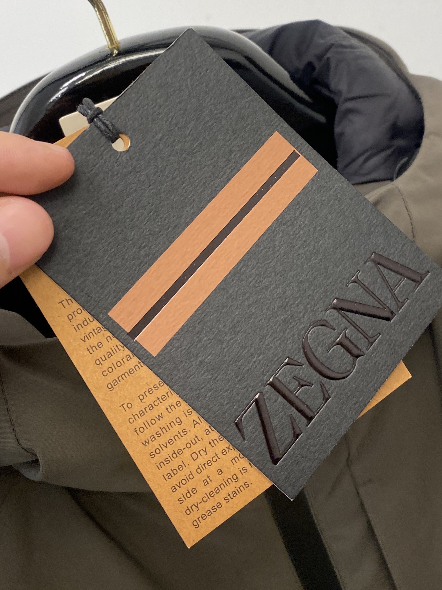 杰尼亚、2025最新款男士轻薄羽绒夹克、面料柔软舒适 ．上身版型超赞 ．拉链．辅料都是客供 、进口面料，