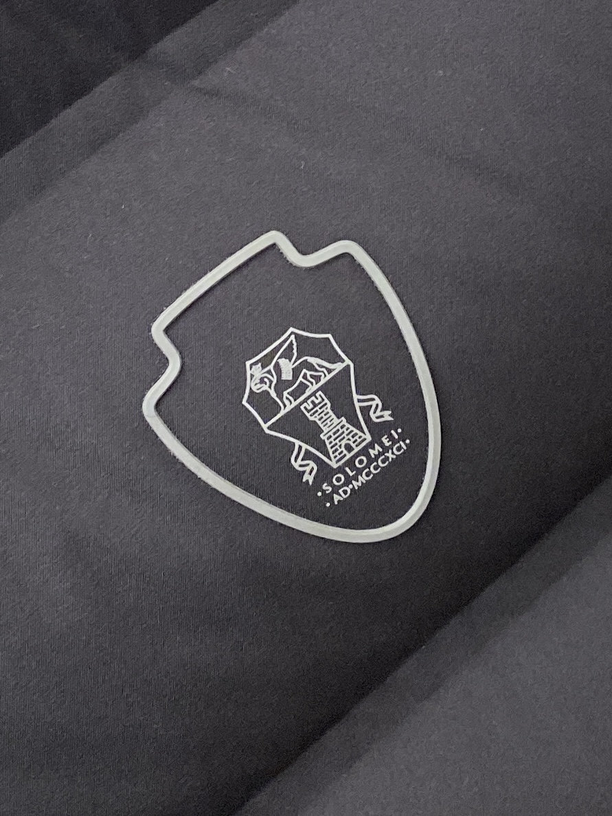 Brunello Cucinelli、2025最新款男士轻薄羽绒服、面料柔软舒适 ．上身版型超赞 ．拉链