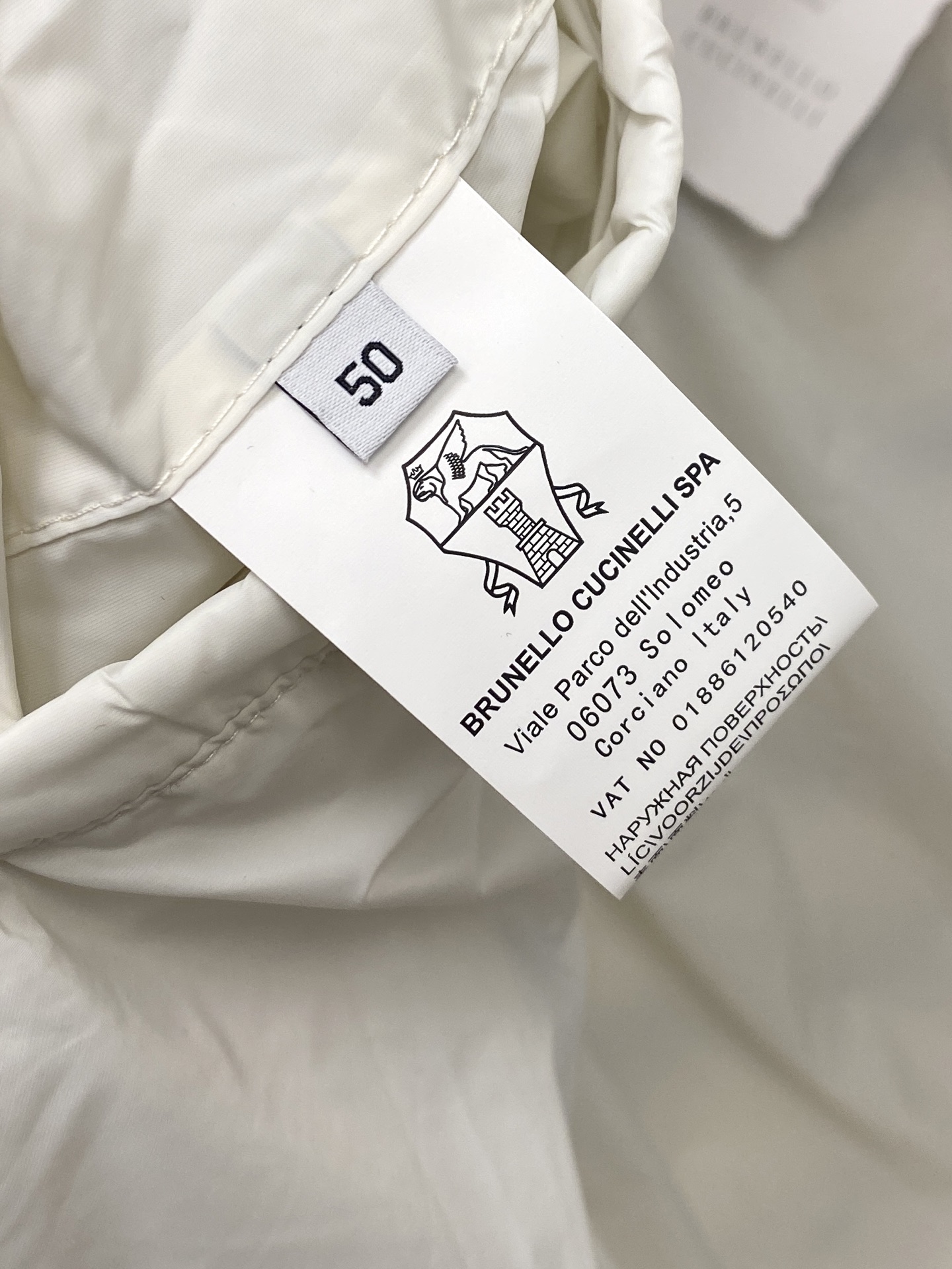 Brunello Cucinelli、2025最新款男士轻薄羽绒服、面料柔软舒适 ．上身版型超赞 ．拉链