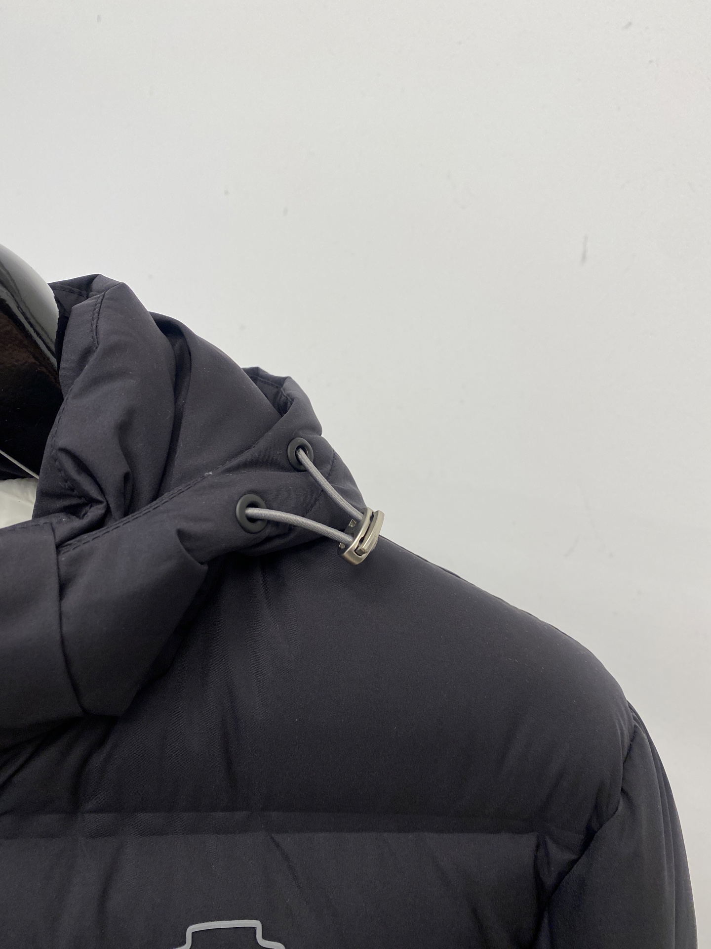 Brunello Cucinelli、2025最新款男士轻薄羽绒服、面料柔软舒适 ．上身版型超赞 ．拉链