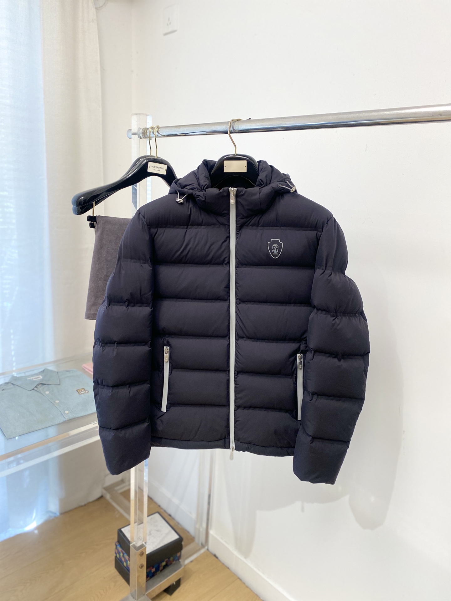 Brunello Cucinelli、2025最新款男士轻薄羽绒服、面料柔软舒适 ．上身版型超赞 ．拉链