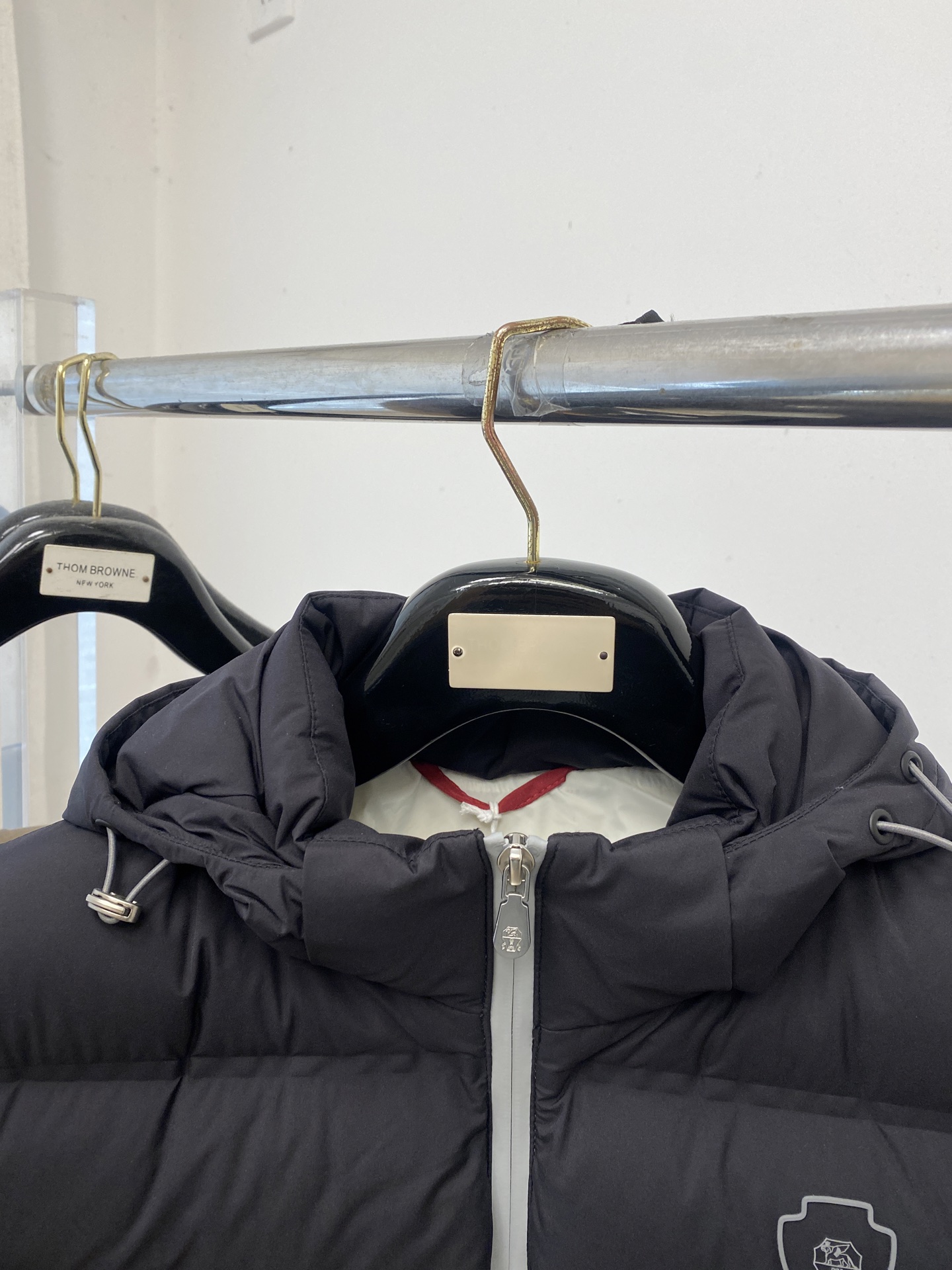 Brunello Cucinelli、2025最新款男士轻薄羽绒服、面料柔软舒适 ．上身版型超赞 ．拉链