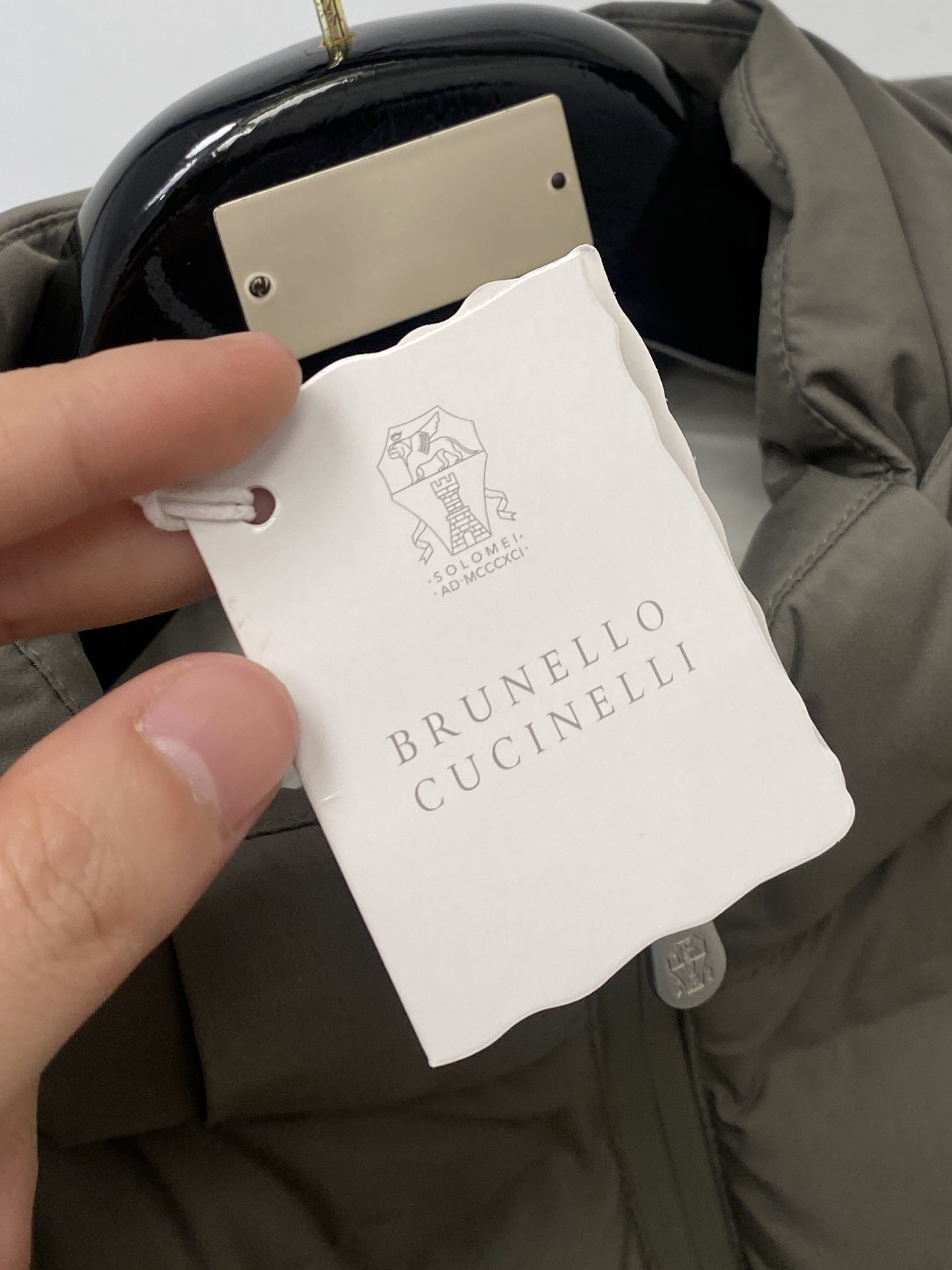 Brunello Cucinelli、2025最新款男士轻薄羽绒服、面料柔软舒适 ．上身版型超赞 ．拉链