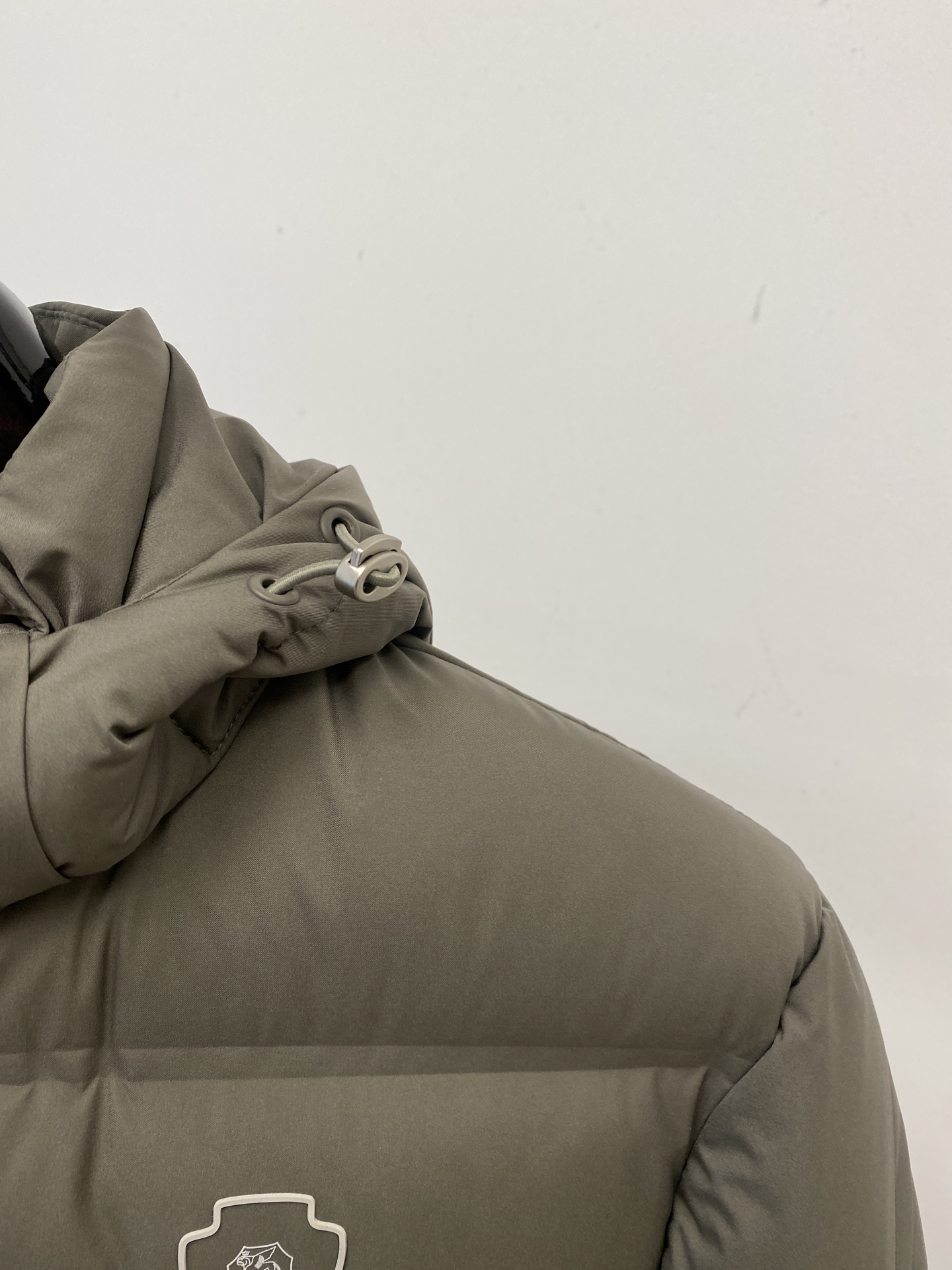 Brunello Cucinelli、2025最新款男士轻薄羽绒服、面料柔软舒适 ．上身版型超赞 ．拉链