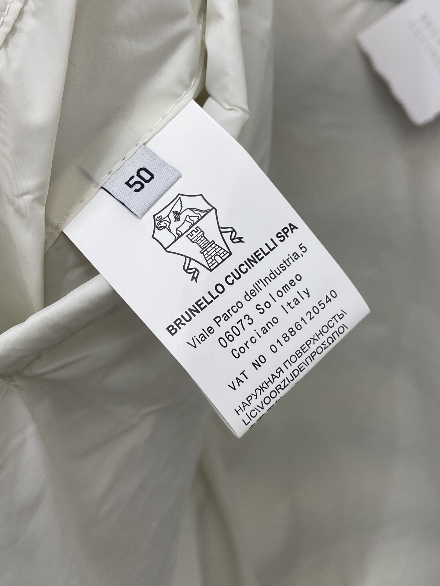 Brunello Cucinelli、2025最新款男士轻薄羽绒服、面料柔软舒适 ．上身版型超赞 ．拉链