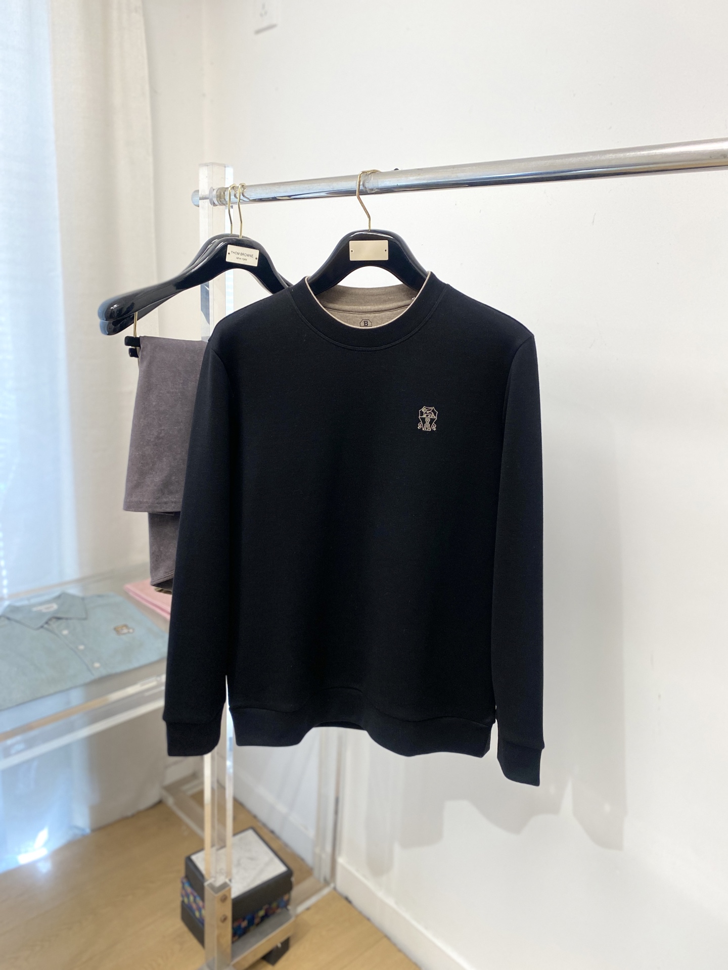 Brunello Cucinelli、2025新品卫衣，帅气时尚，胸前精致刺绣图案logo，简约百搭款。