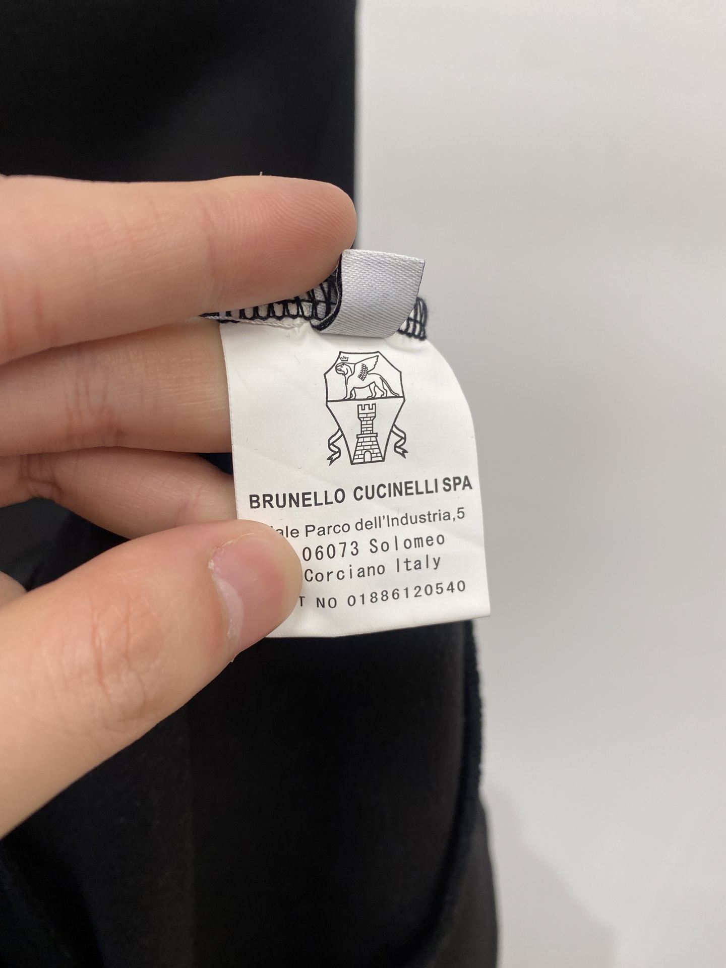 Brunello Cucinelli、2025新品卫衣，帅气时尚，胸前精致刺绣图案logo，简约百搭款。