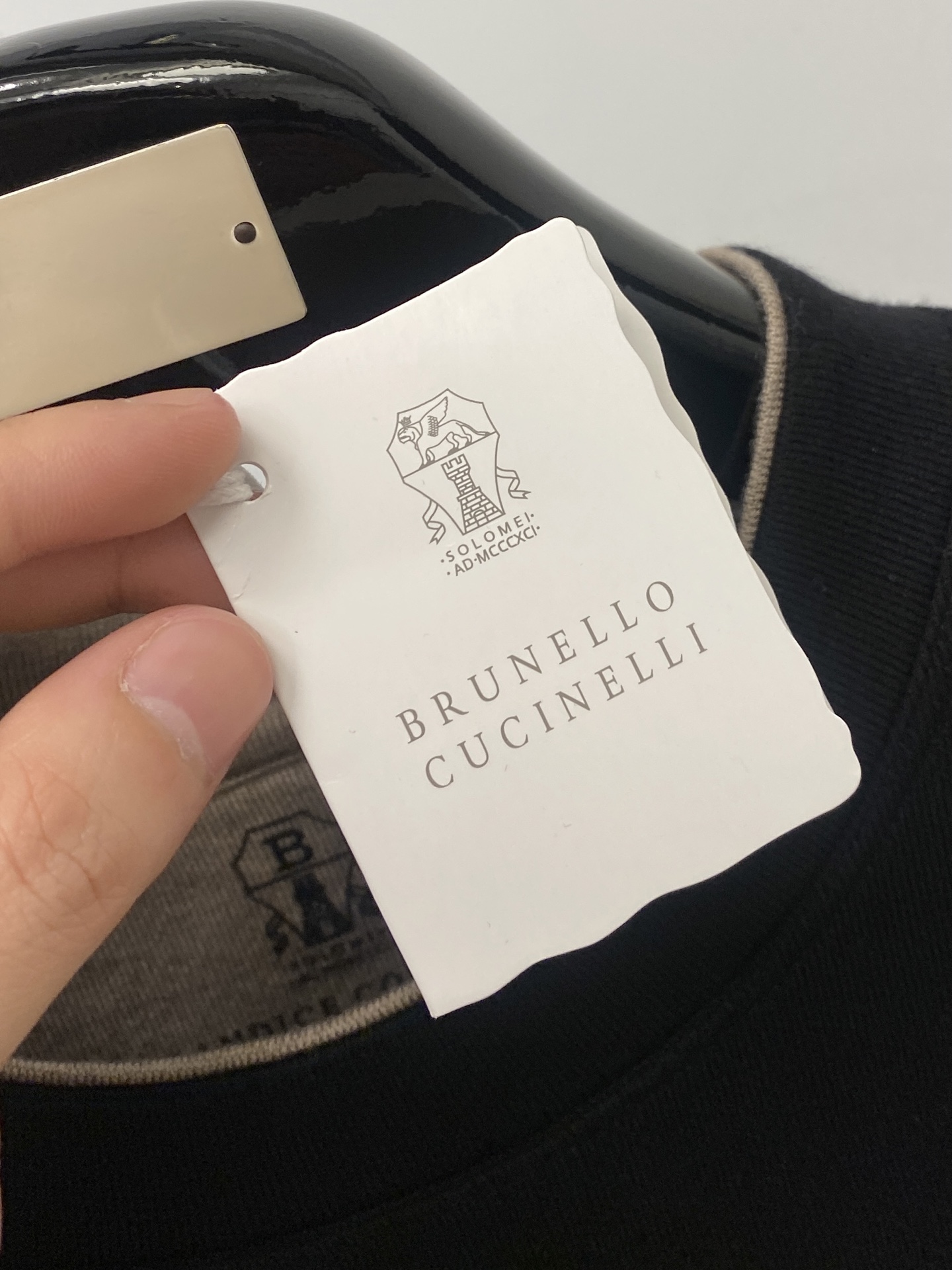 Brunello Cucinelli、2025新品卫衣，帅气时尚，胸前精致刺绣图案logo，简约百搭款。