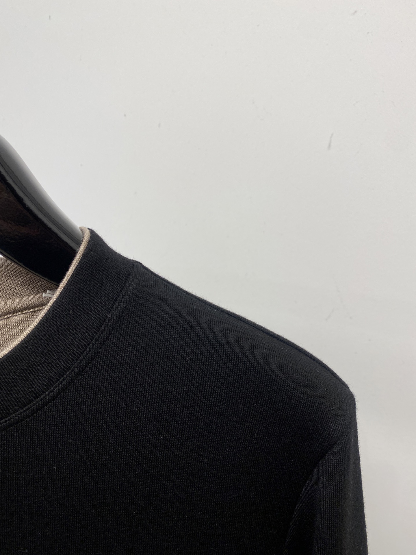 Brunello Cucinelli、2025新品卫衣，帅气时尚，胸前精致刺绣图案logo，简约百搭款。