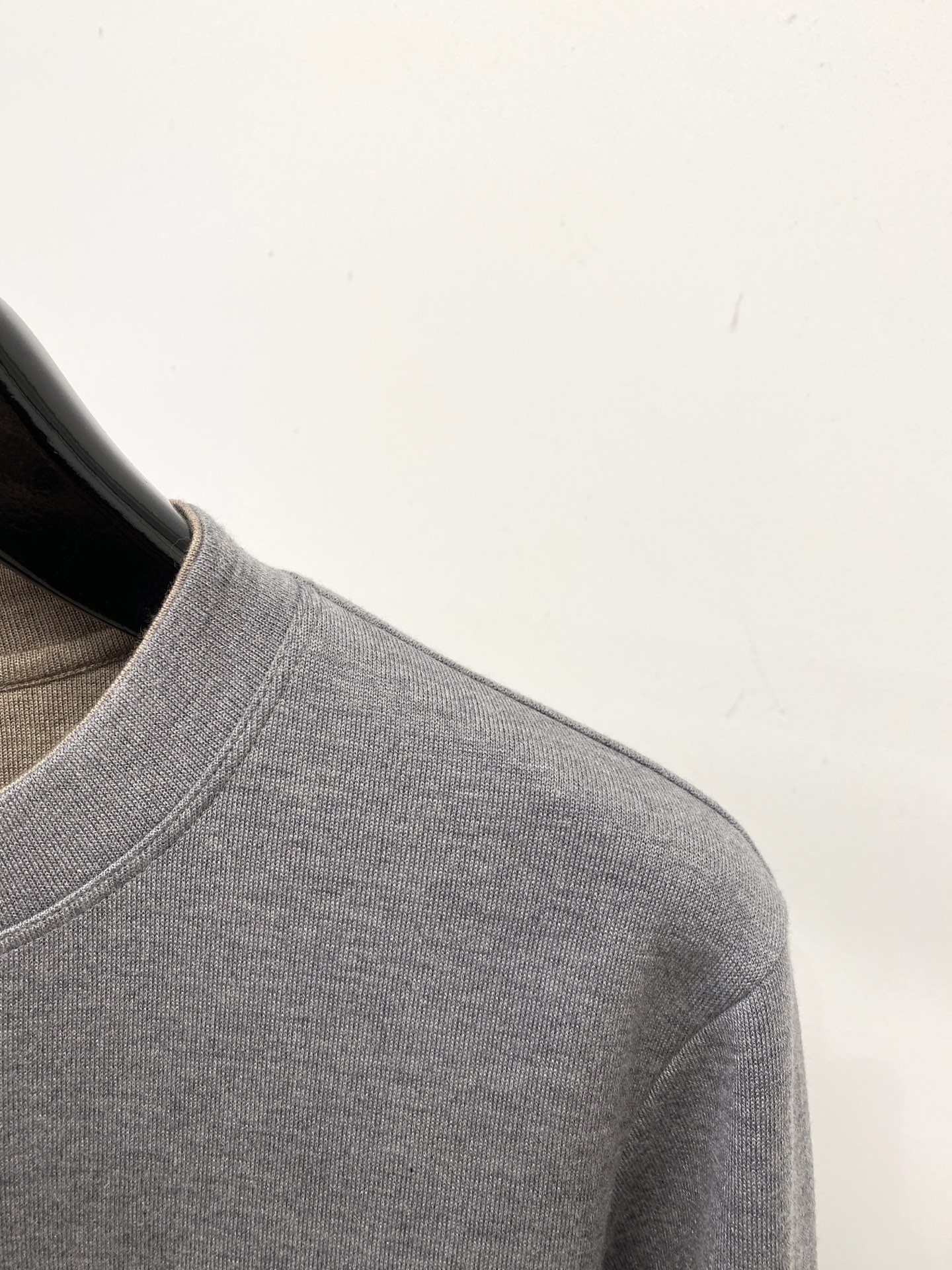 Brunello Cucinelli、2025新品卫衣，帅气时尚，胸前精致刺绣图案logo，简约百搭款。