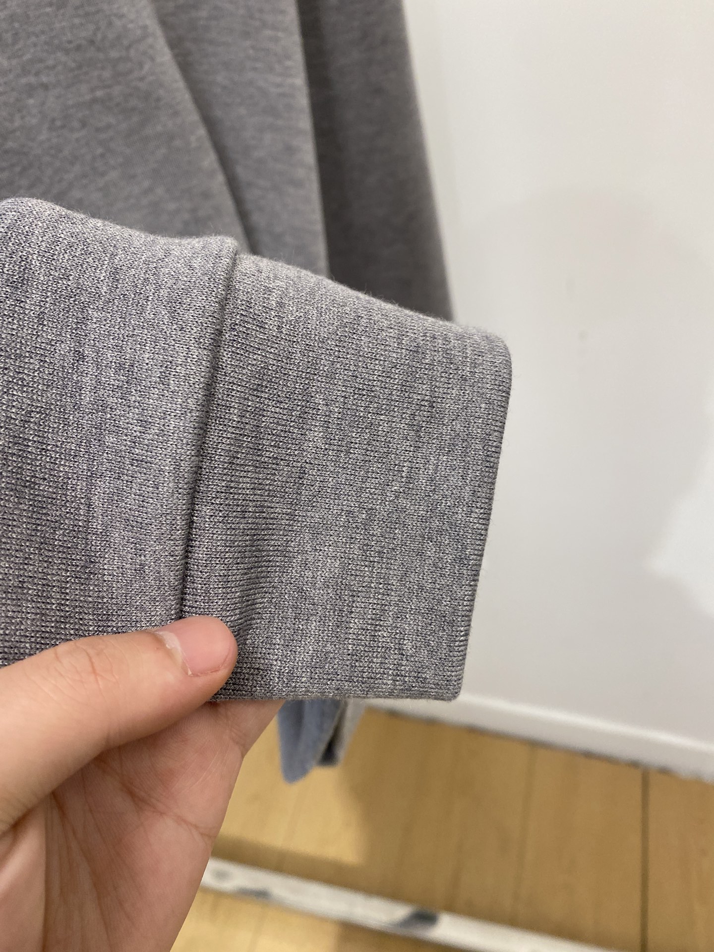 Brunello Cucinelli、2025新品卫衣，帅气时尚，胸前精致刺绣图案logo，简约百搭款。