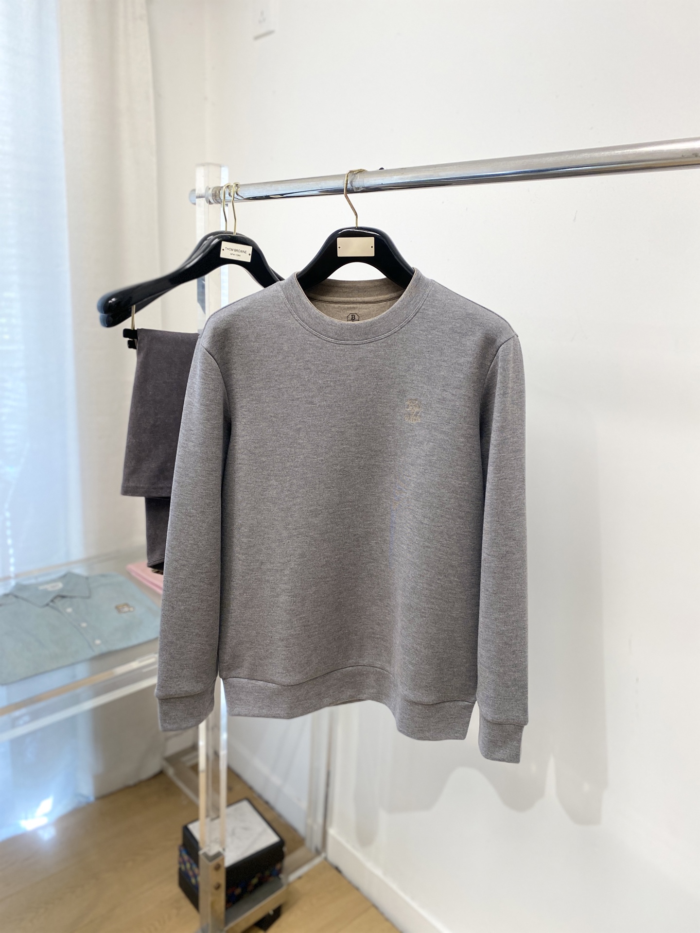 Brunello Cucinelli、2025新品卫衣，帅气时尚，胸前精致刺绣图案logo，简约百搭款。