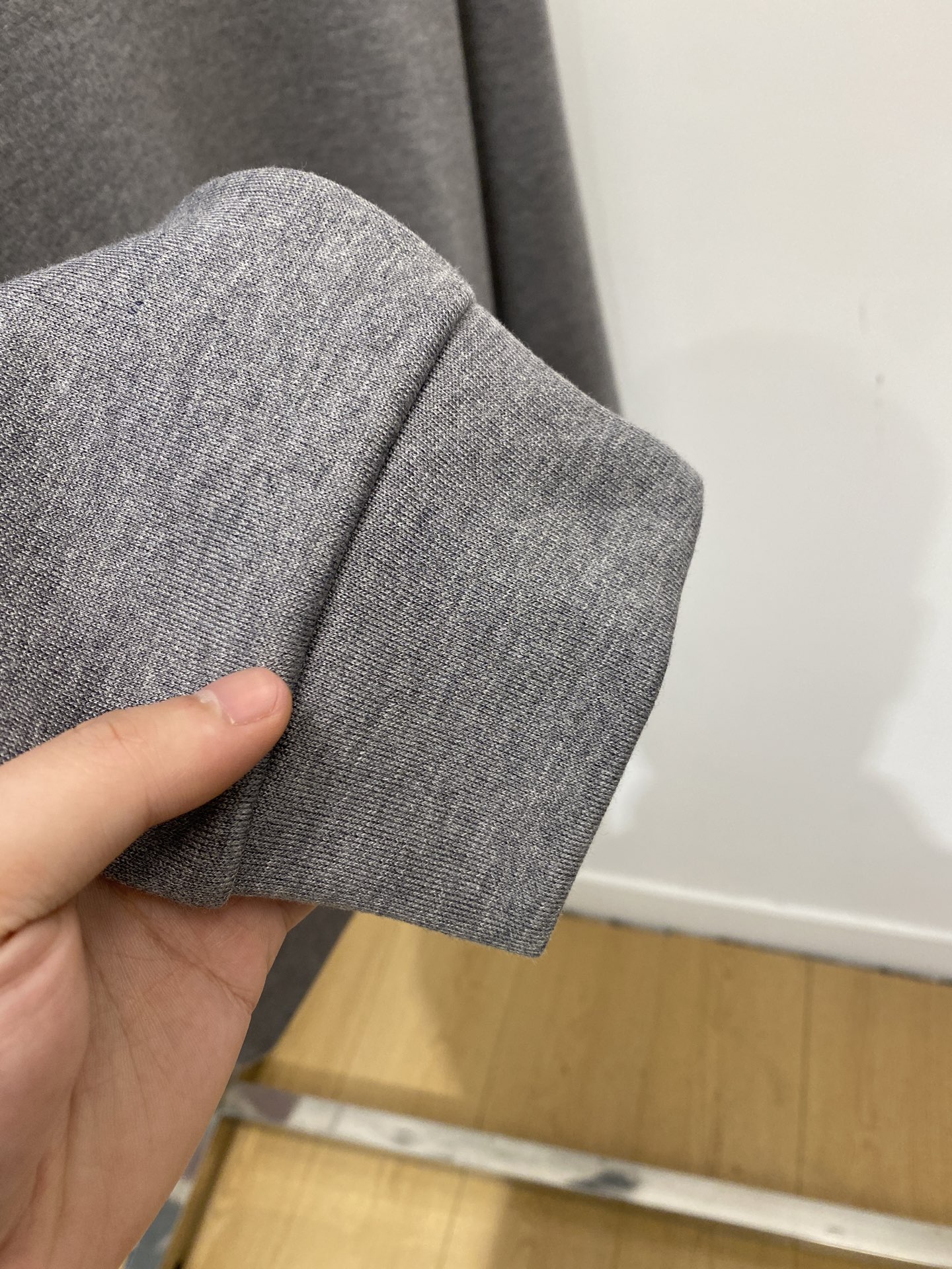 Brunello Cucinelli、2025新品卫衣，帅气时尚，胸前精致刺绣图案logo，简约百搭款。