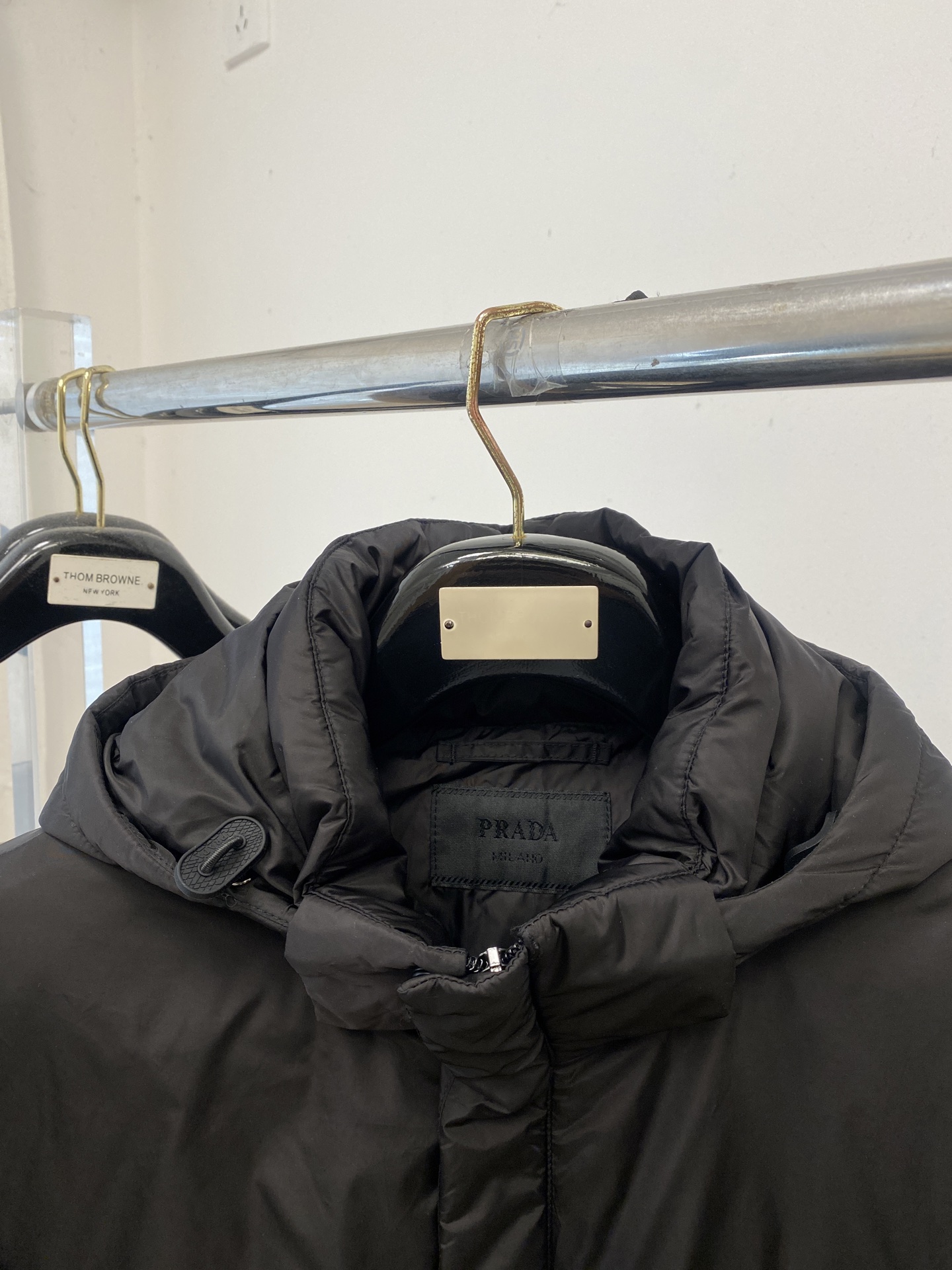 普拉达、2025最新款男士轻薄羽绒夹克、面料柔软舒适 ．上身版型超赞 ．拉链．辅料都是客供 、进口面料，