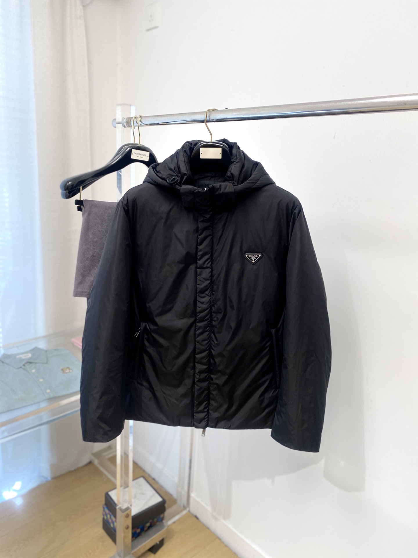 普拉达、2025最新款男士轻薄羽绒夹克、面料柔软舒适 ．上身版型超赞 ．拉链．辅料都是客供 、进口面料，