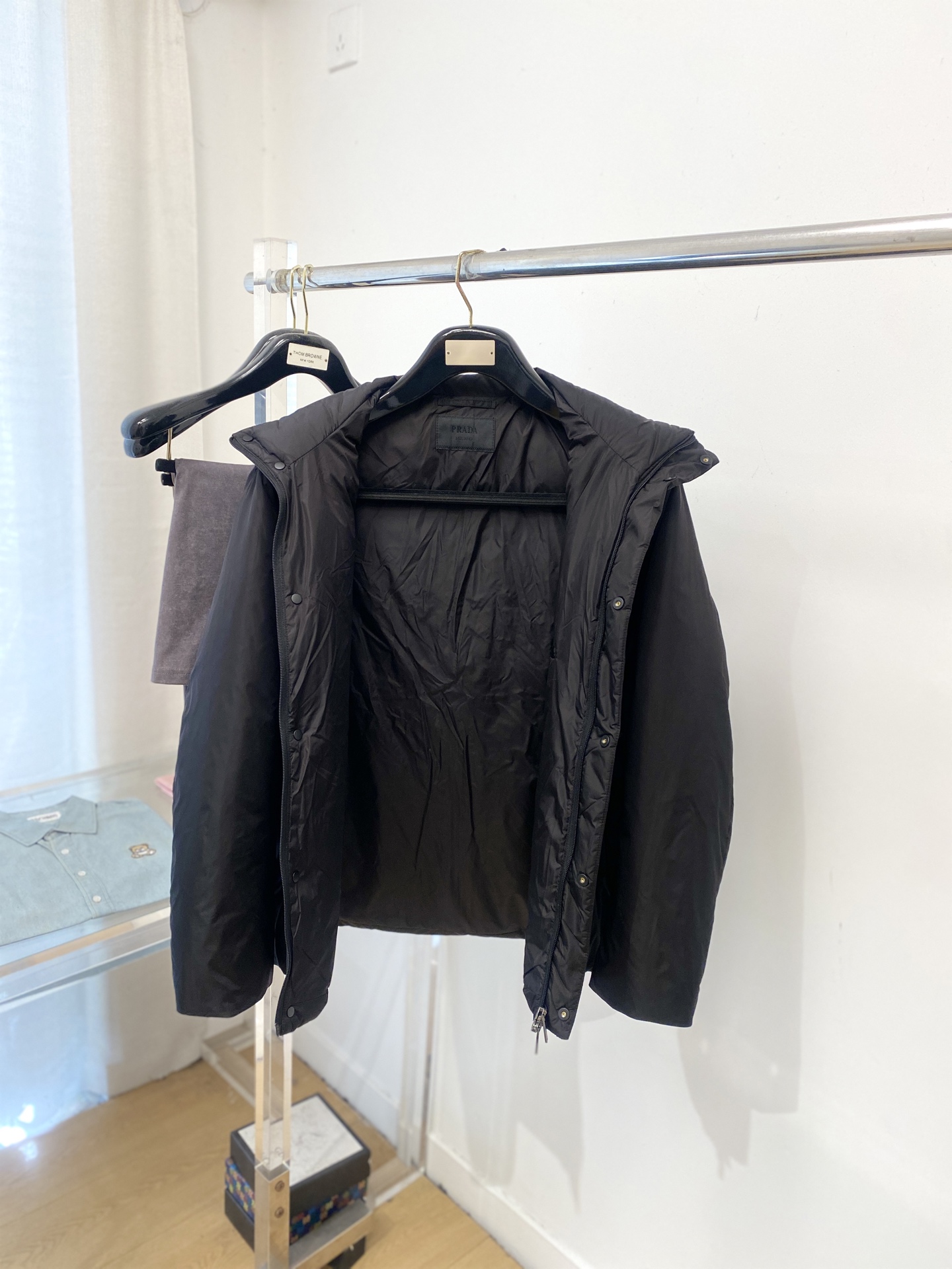 普拉达、2025最新款男士轻薄羽绒夹克、面料柔软舒适 ．上身版型超赞 ．拉链．辅料都是客供 、进口面料，