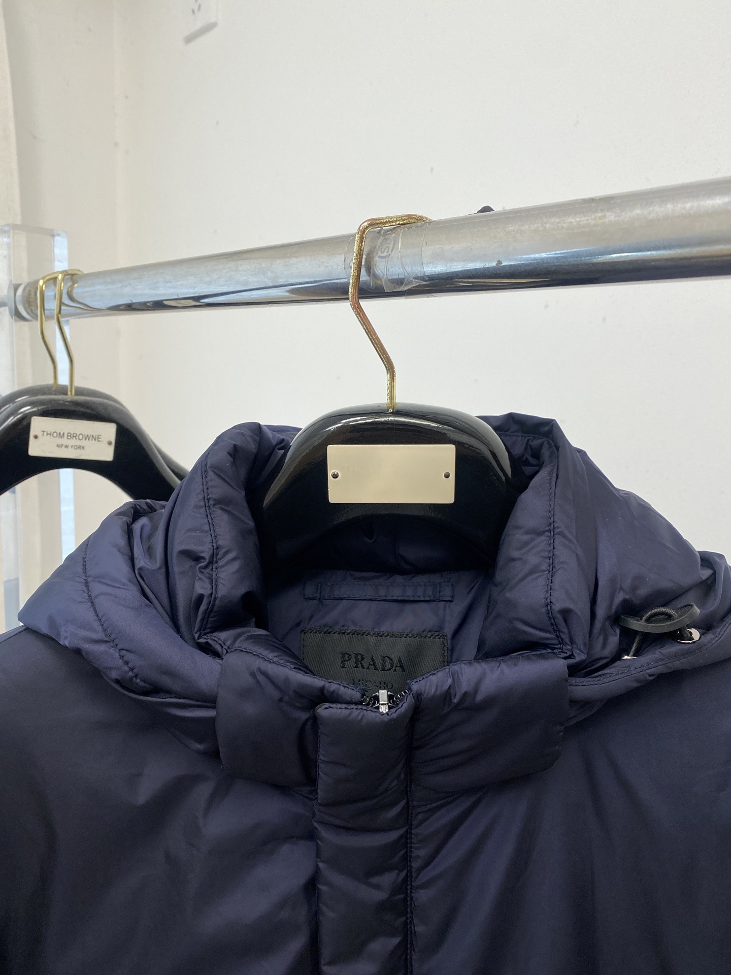 普拉达、2025最新款男士轻薄羽绒夹克、面料柔软舒适 ．上身版型超赞 ．拉链．辅料都是客供 、进口面料，