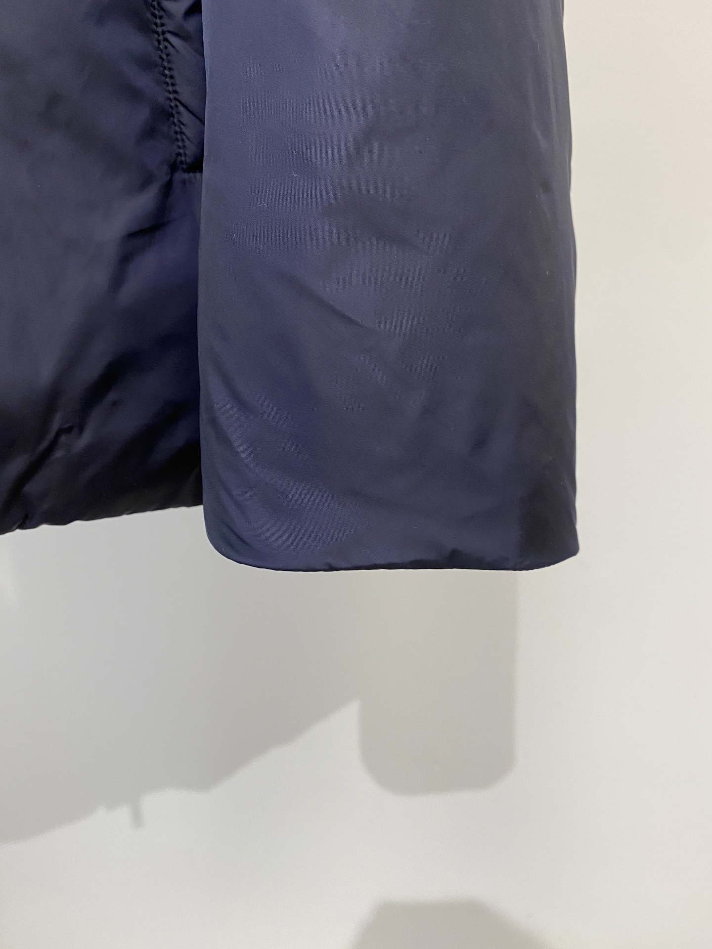 普拉达、2025最新款男士轻薄羽绒夹克、面料柔软舒适 ．上身版型超赞 ．拉链．辅料都是客供 、进口面料，