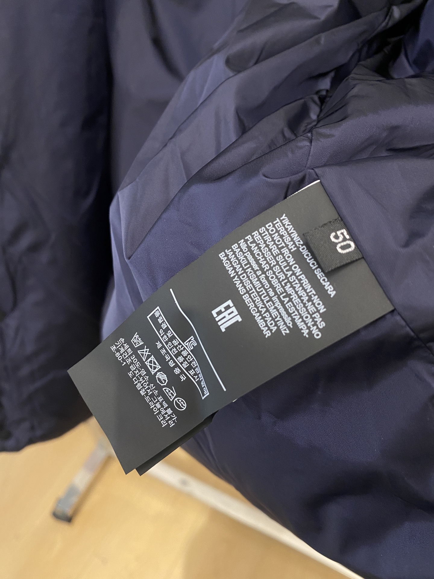 普拉达、2025最新款男士轻薄羽绒夹克、面料柔软舒适 ．上身版型超赞 ．拉链．辅料都是客供 、进口面料，