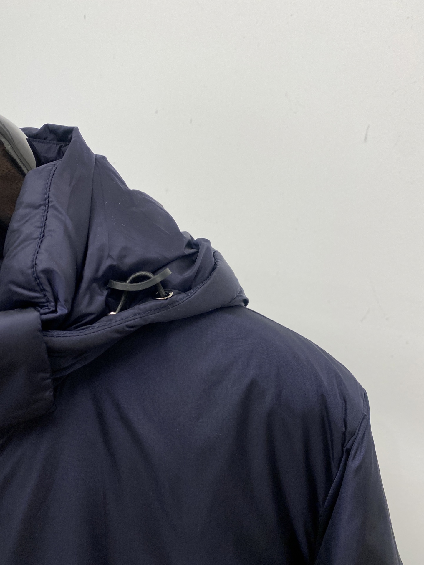 普拉达、2025最新款男士轻薄羽绒夹克、面料柔软舒适 ．上身版型超赞 ．拉链．辅料都是客供 、进口面料，