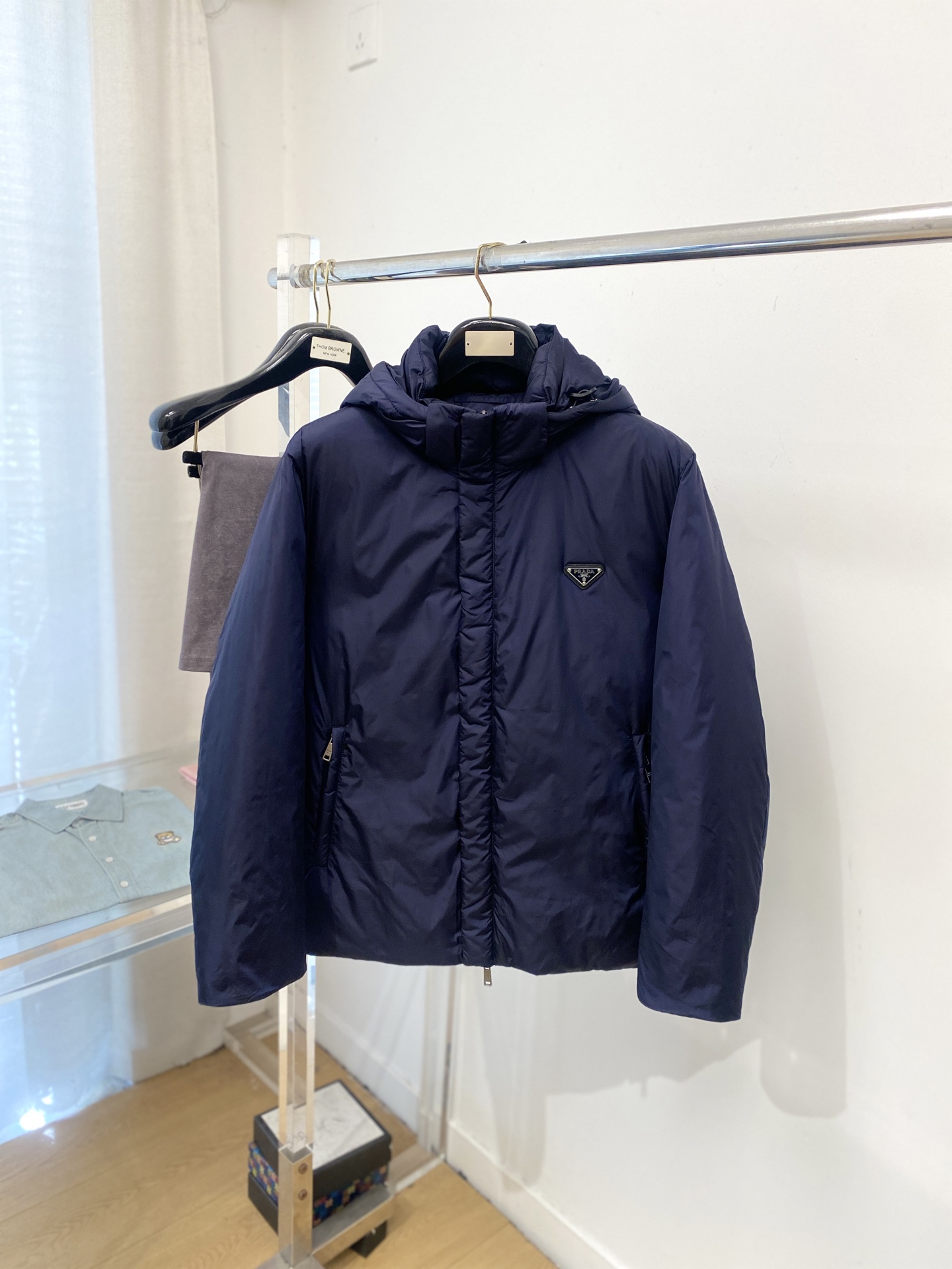 普拉达、2025最新款男士轻薄羽绒夹克、面料柔软舒适 ．上身版型超赞 ．拉链．辅料都是客供 、进口面料，