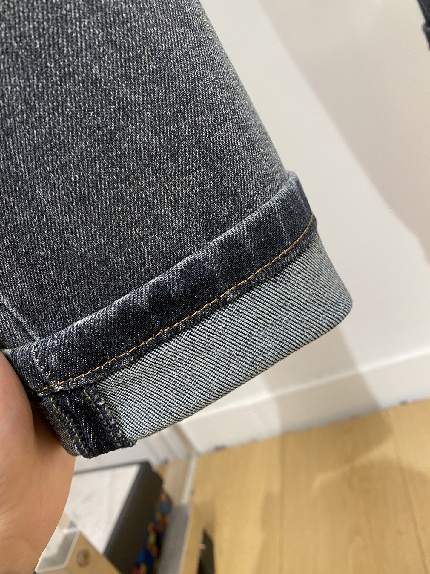 支持年后退换！ YSL 圣罗兰、2025最新品，专柜同步有售，原单狠货，水洗休闲牛仔裤，进口原版水洗弹力