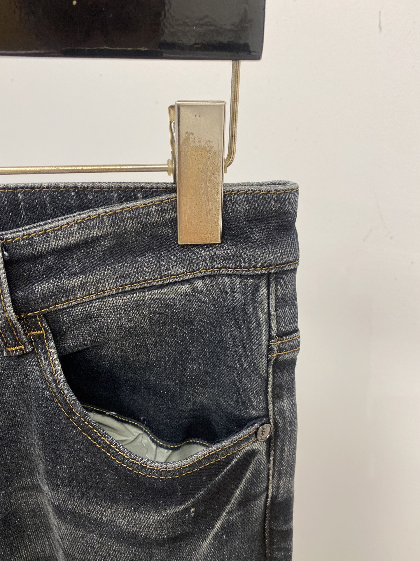 支持年后退换！ YSL 圣罗兰、2025最新品，专柜同步有售，原单狠货，水洗休闲牛仔裤，进口原版水洗弹力