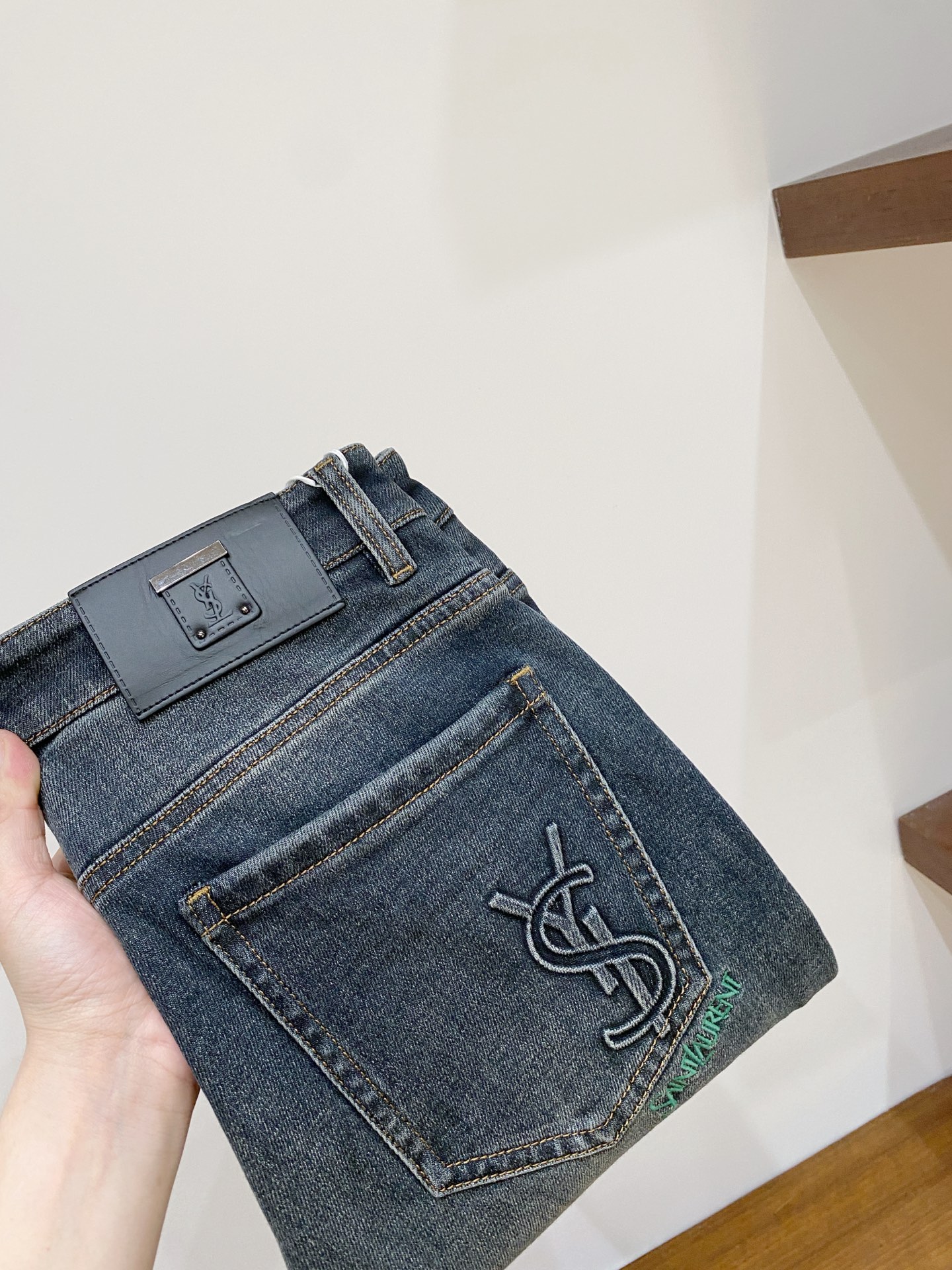 NO:680709,YSL Yves Saint Laurent, the latest product, available at the counter at the same time, original order, washed casual jeans, imported original washed stretch fabric, comfortable and elastic, original hardware accessories decorated with logo, super correct version, extremely high grade, counter quality, fashionable upper body, size 29-38, buy now,, saint laurent, saint laurent, jeans,19860909YSL 圣罗兰、最新品,专柜同步有售,原单狠货,水洗休闲牛仔裤,进口原版水洗弹力面料,舒适有弹性,原版五金辅料装饰logo,版型超正,档次极高,专柜品质,上身时尚有型,码数29-38 立即抢购,,saint laurent,saint laurent,jeans,,Men's clothing