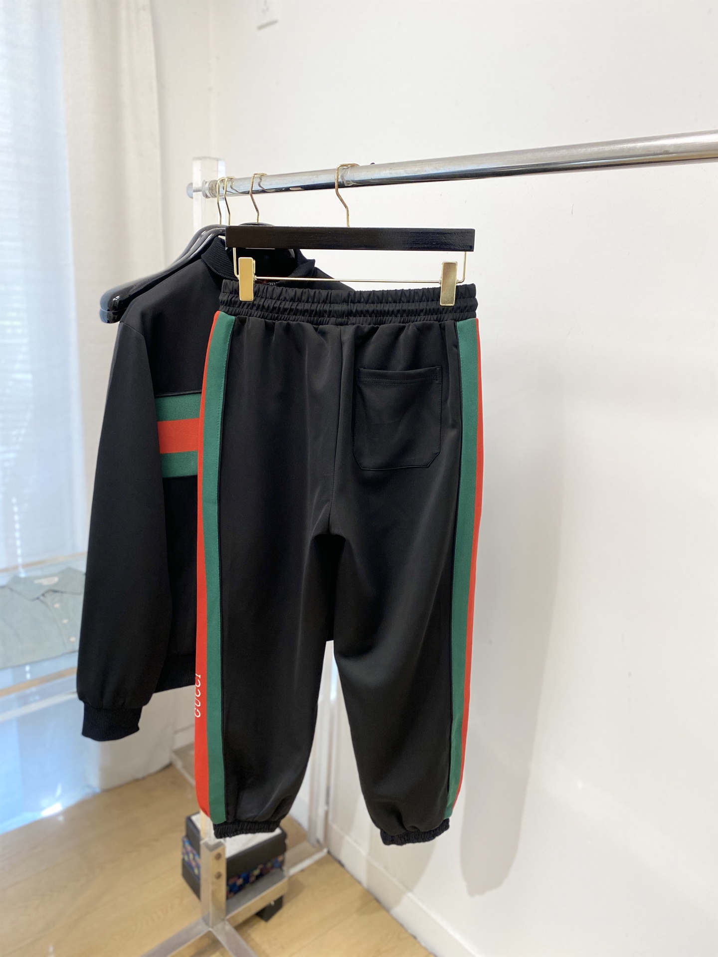 古奇、2025最新品，时尚休闲套装，顶级原版面料打造，穿着舒适，吸湿性透气性都非常良好，色牢度超高！无论