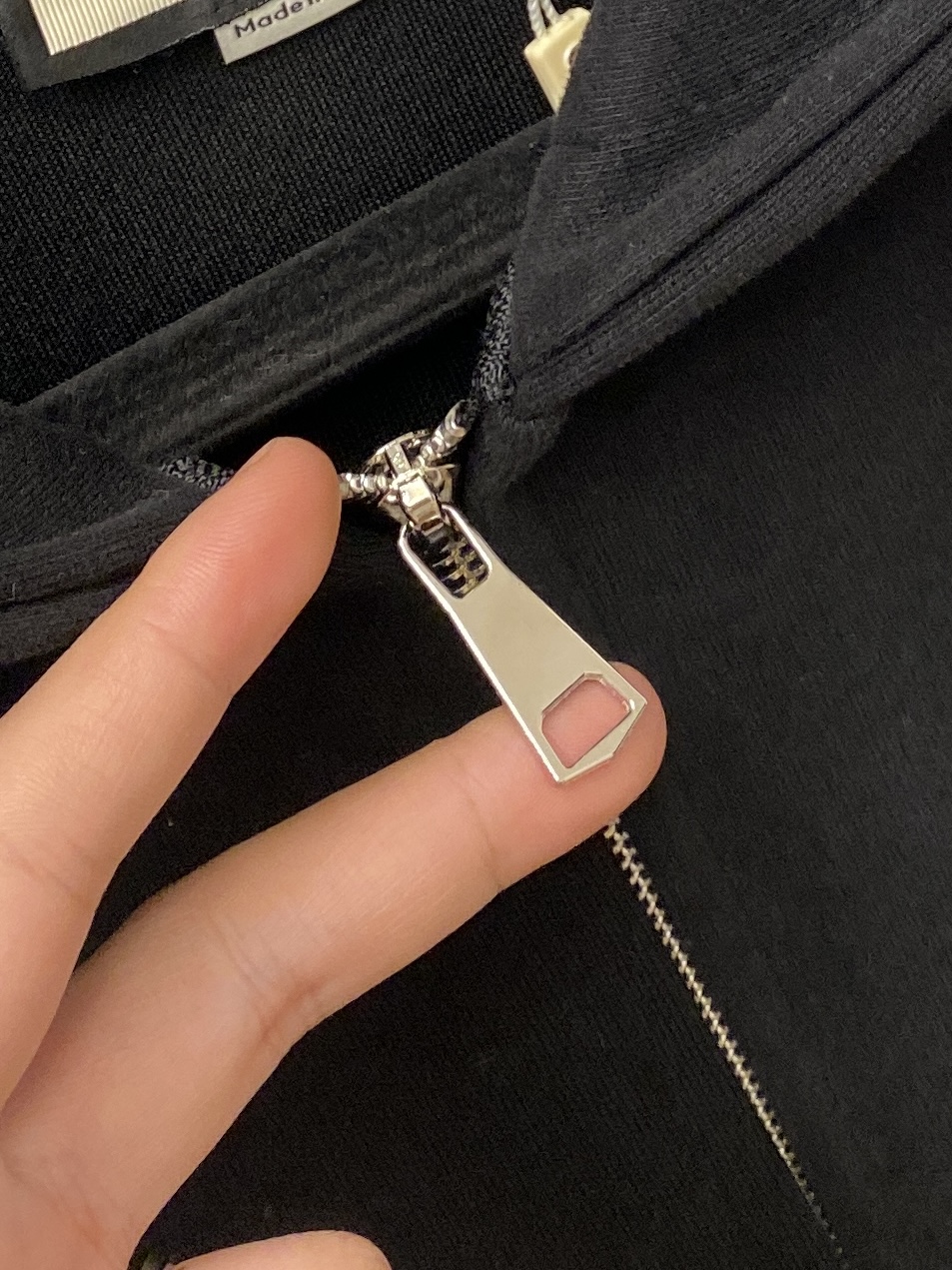 古奇、2025新品卫衣外套，帅气时尚，胸前刺绣装饰字母logo，简约百搭款。面料棉 不仅挺括，保持潮流的