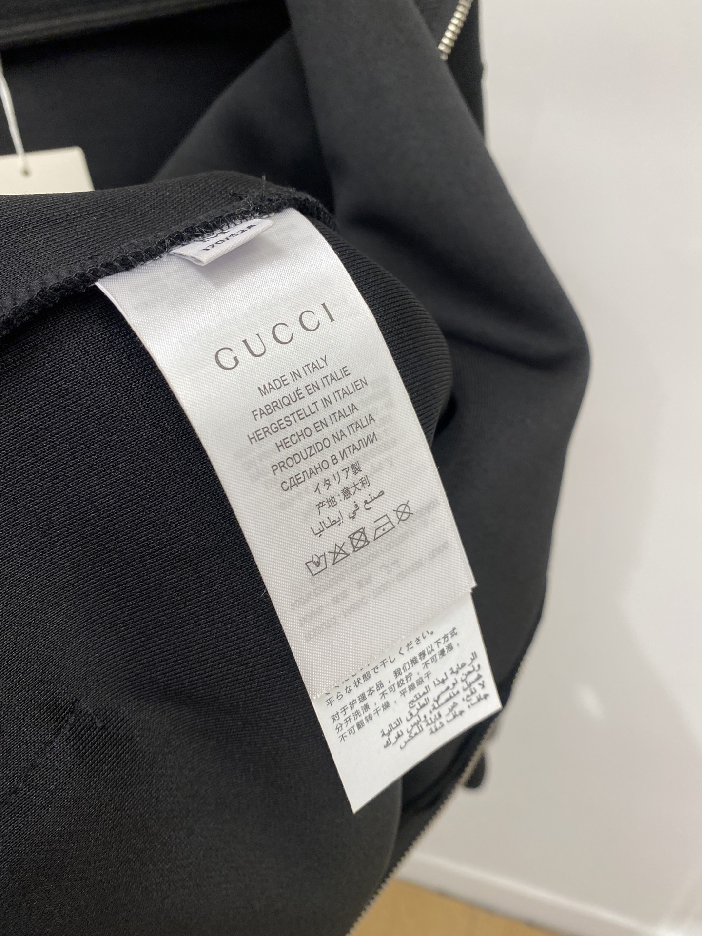 古奇、2025新品卫衣外套，帅气时尚，胸前刺绣装饰字母logo，简约百搭款。面料棉 不仅挺括，保持潮流的