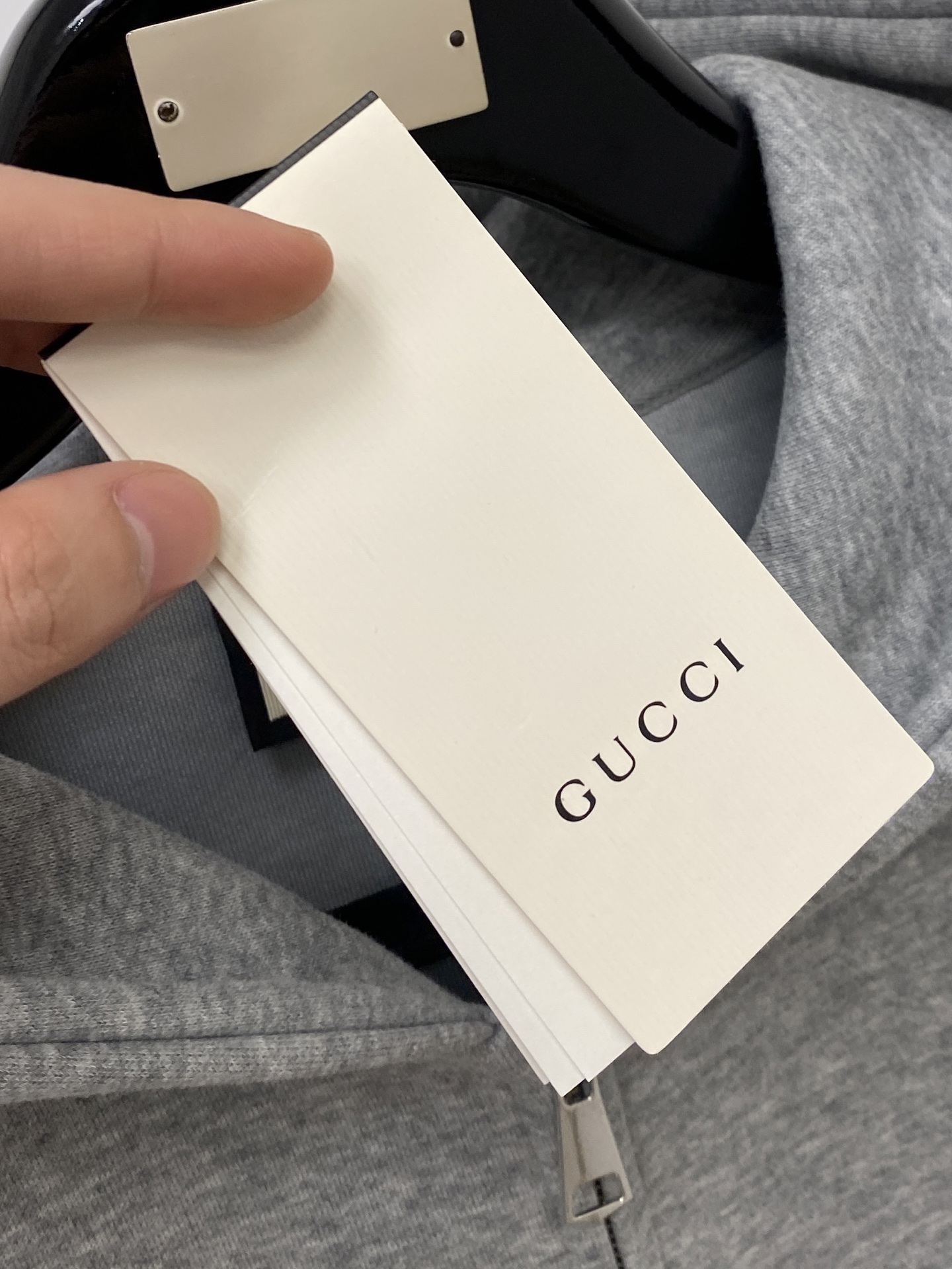 古奇、2025新品卫衣外套，帅气时尚，胸前刺绣装饰字母logo，简约百搭款。面料棉 不仅挺括，保持潮流的