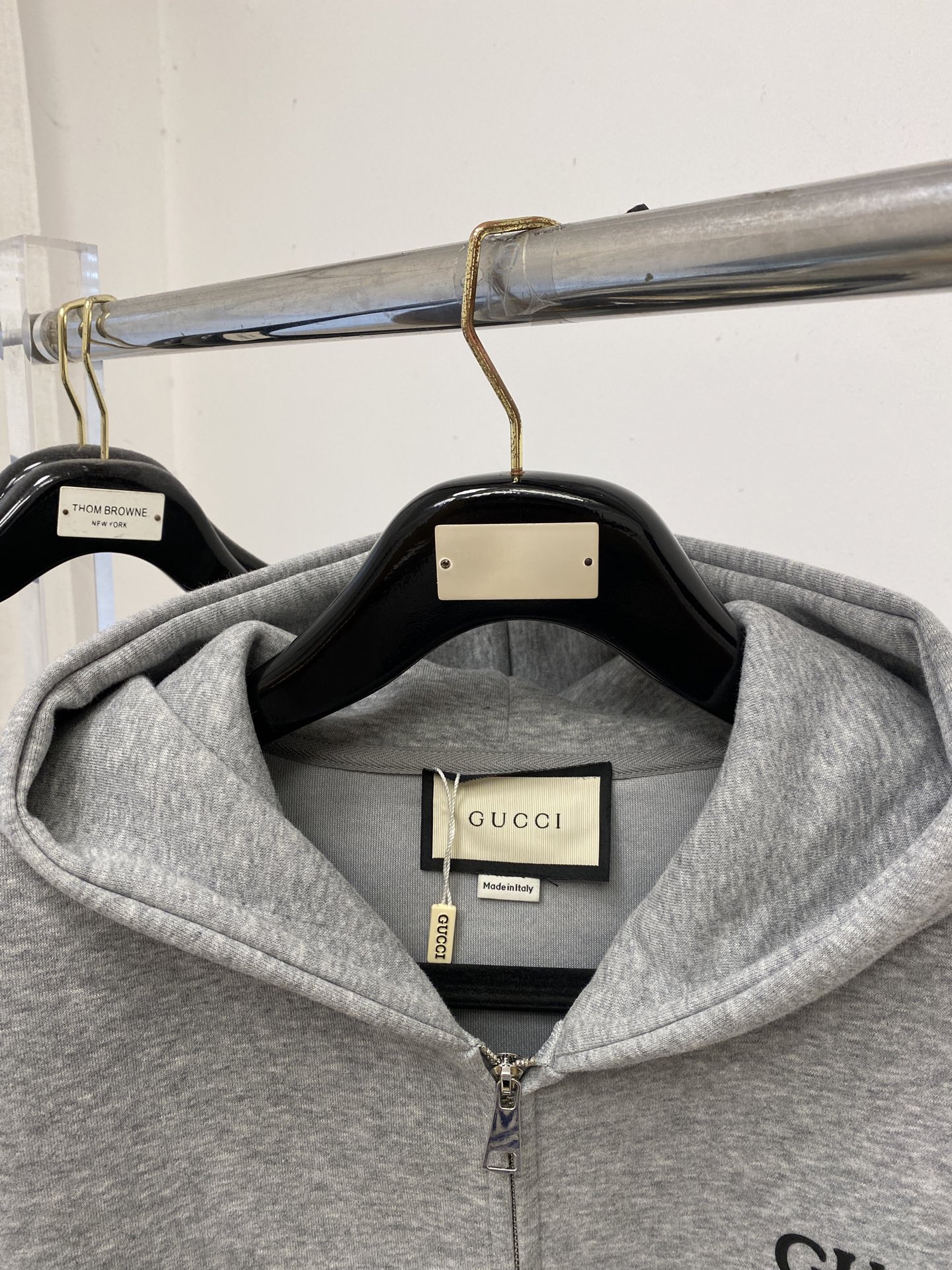 古奇、2025新品卫衣外套，帅气时尚，胸前刺绣装饰字母logo，简约百搭款。面料棉 不仅挺括，保持潮流的