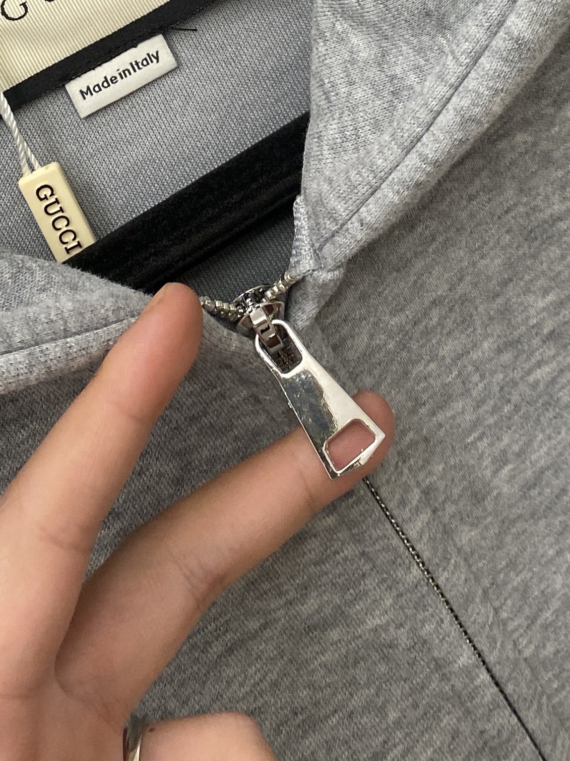 古奇、2025新品卫衣外套，帅气时尚，胸前刺绣装饰字母logo，简约百搭款。面料棉 不仅挺括，保持潮流的