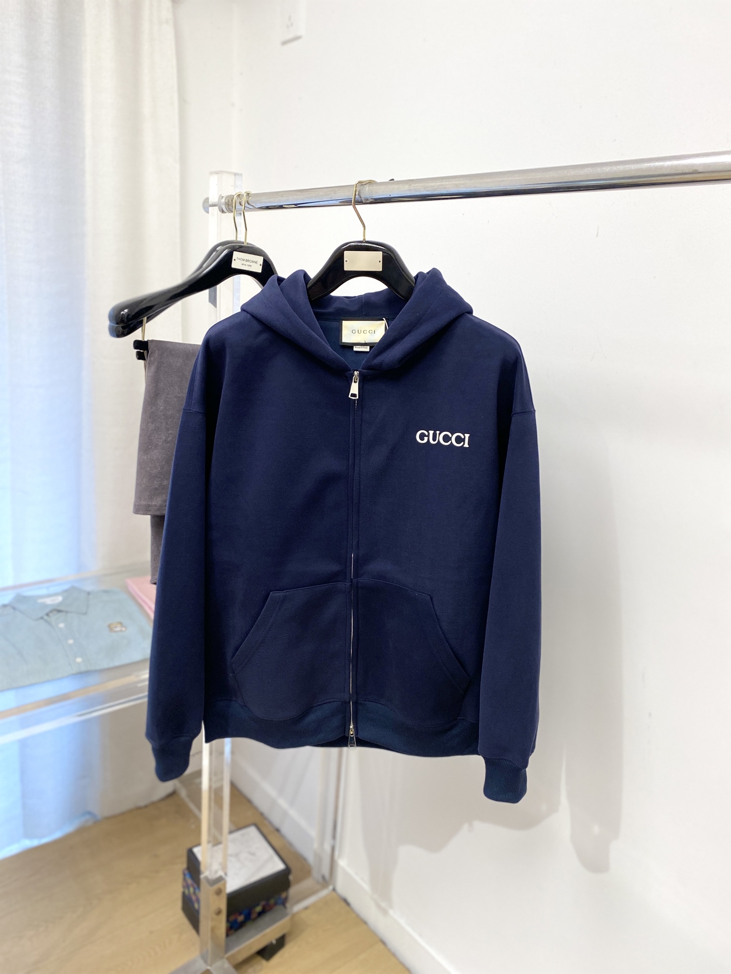 古奇、2025新品卫衣外套，帅气时尚，胸前刺绣装饰字母logo，简约百搭款。面料棉 不仅挺括，保持潮流的