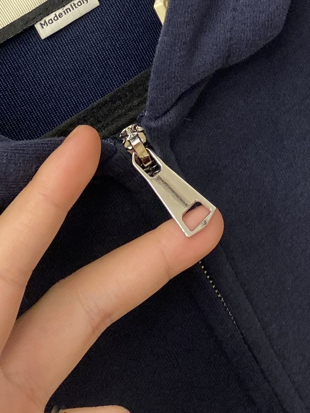 古奇、2025新品卫衣外套，帅气时尚，胸前刺绣装饰字母logo，简约百搭款。面料棉 不仅挺括，保持潮流的