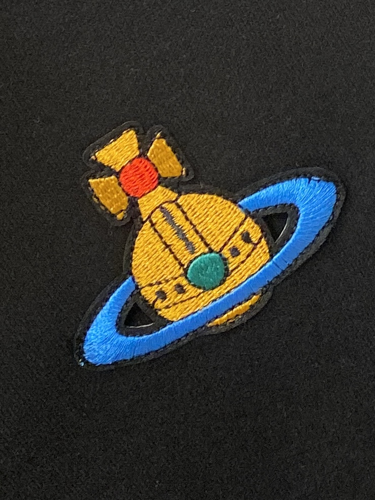 薇薇安、2025新品卫衣外套，帅气时尚，胸前刺绣装饰图案logo，简约百搭款。面料棉 不仅挺括，保持潮流