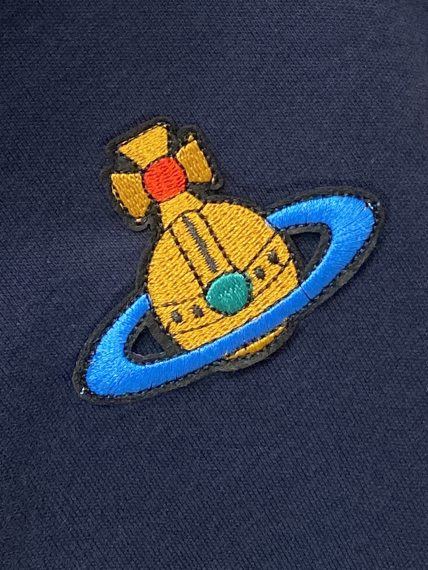 薇薇安、2025新品卫衣外套，帅气时尚，胸前刺绣装饰图案logo，简约百搭款。面料棉 不仅挺括，保持潮流