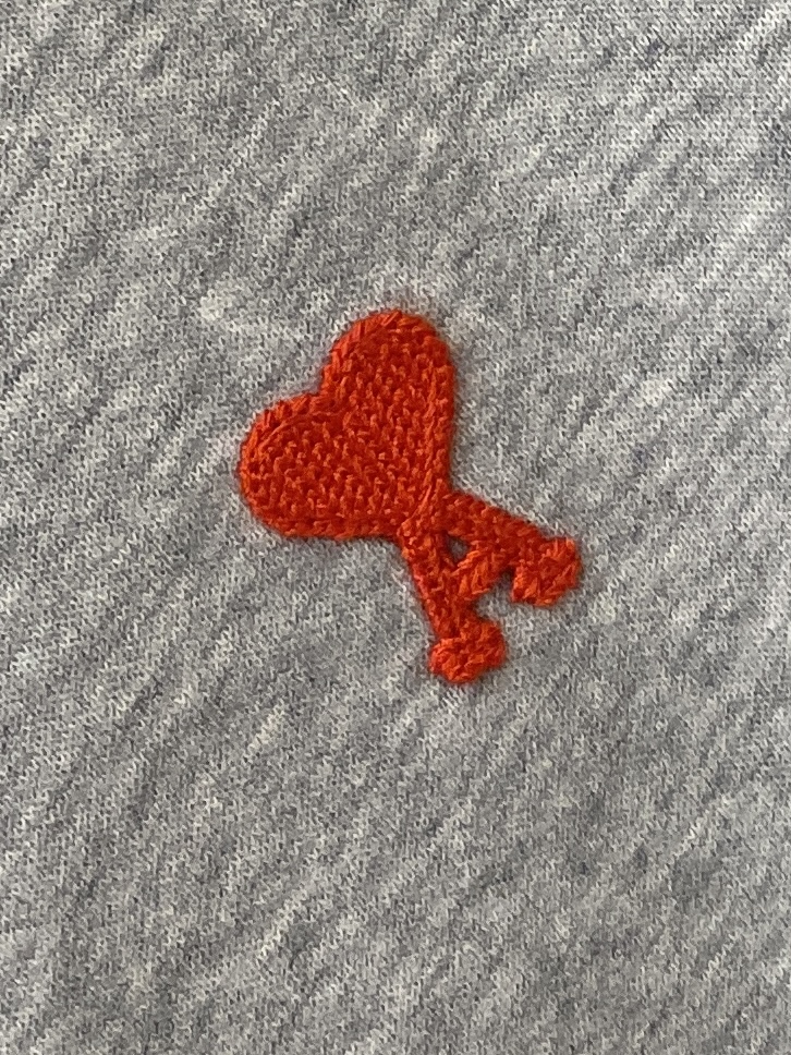 AMI、2025新品卫衣外套，帅气时尚，胸前精致刺绣图案logo，简约百搭款。面料棉 不仅挺括，保持潮流