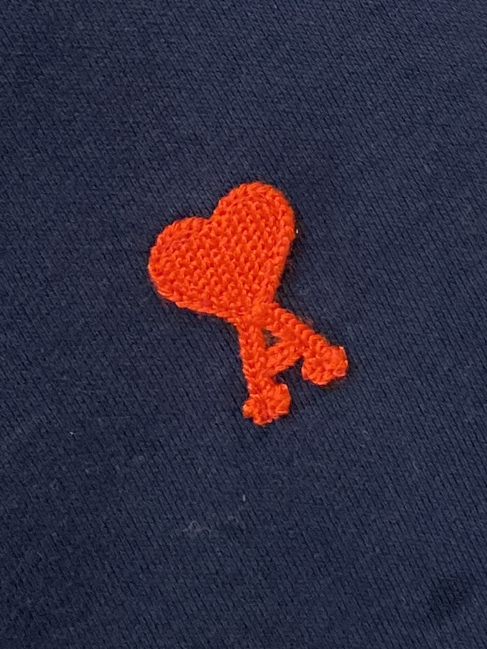 AMI、2025新品卫衣外套，帅气时尚，胸前精致刺绣图案logo，简约百搭款。面料棉 不仅挺括，保持潮流