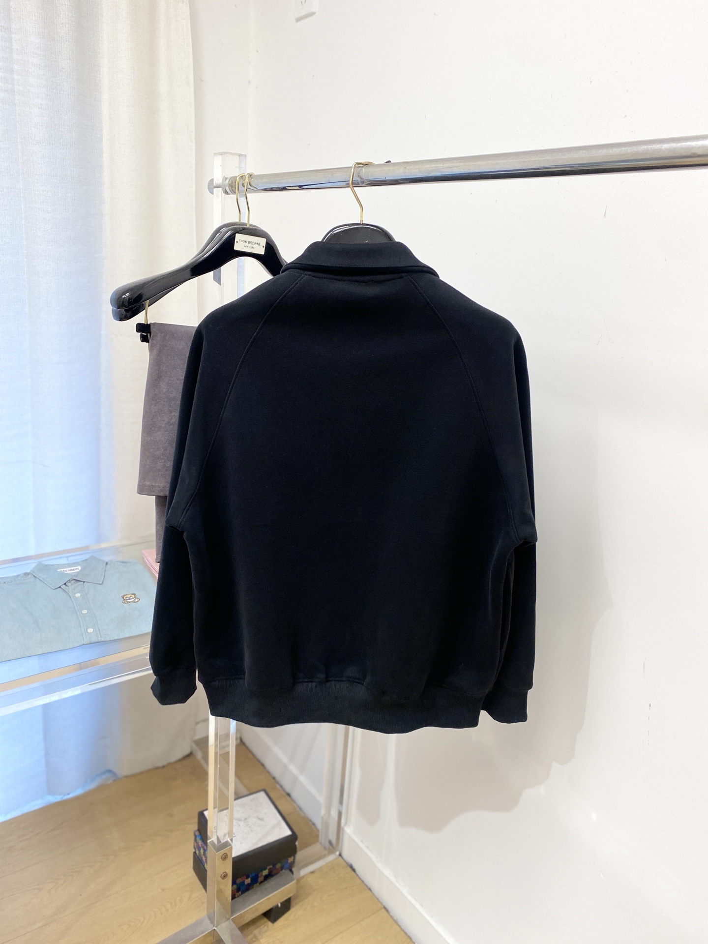 巴黎世家、2025新品卫衣外套，帅气时尚，胸前五金装饰字母logo，简约百搭款。面料棉 不仅挺括，保持潮