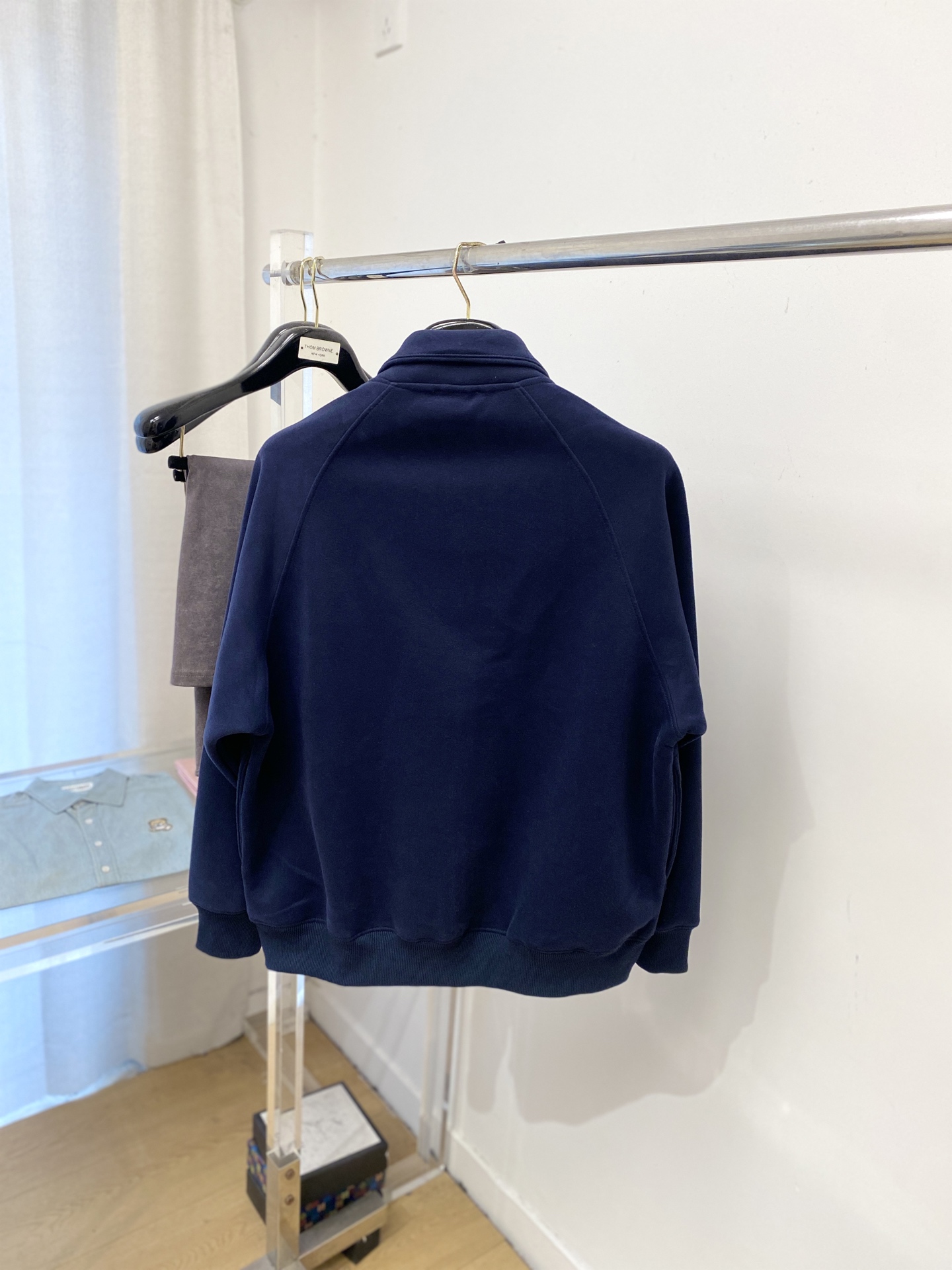 巴黎世家、2025新品卫衣外套，帅气时尚，胸前五金装饰字母logo，简约百搭款。面料棉 不仅挺括，保持潮