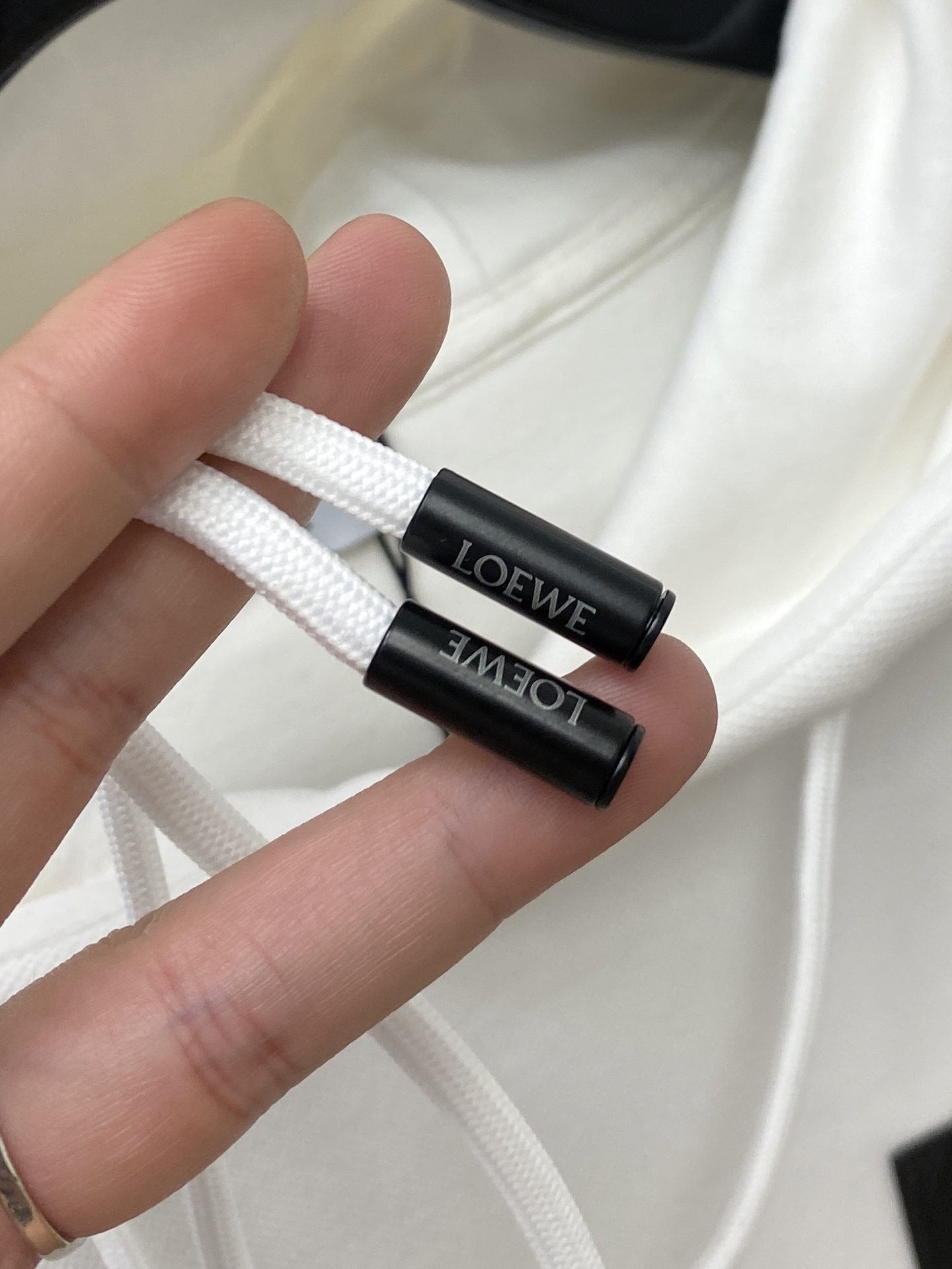 罗意威、2025新品卫衣，帅气时尚，胸前顶级印胶图案logo，简约百搭款。面料棉 不仅挺括，保持潮流的廓