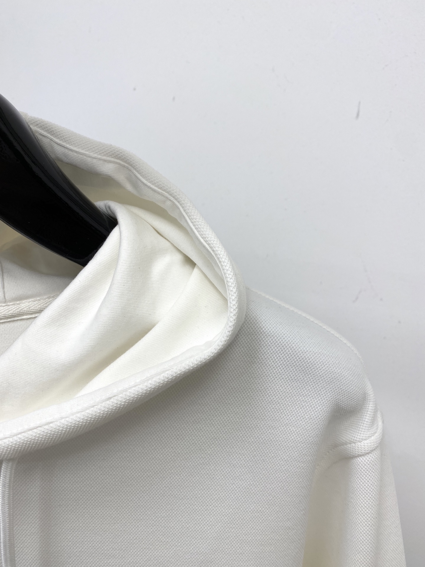 罗意威、2025新品卫衣，帅气时尚，胸前顶级印胶图案logo，简约百搭款。面料棉 不仅挺括，保持潮流的廓