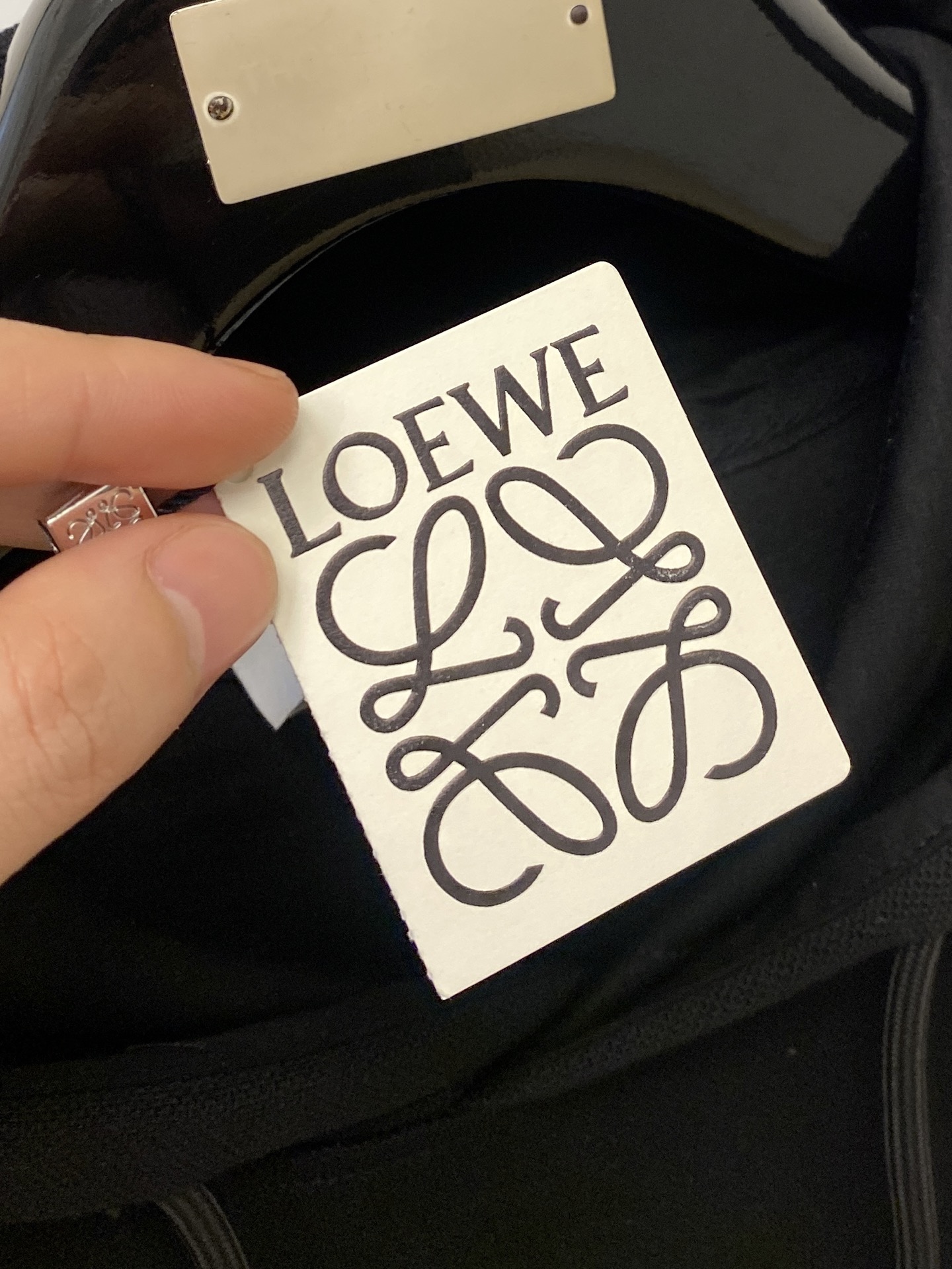 罗意威、2025新品卫衣，帅气时尚，胸前顶级印胶图案logo，简约百搭款。面料棉 不仅挺括，保持潮流的廓