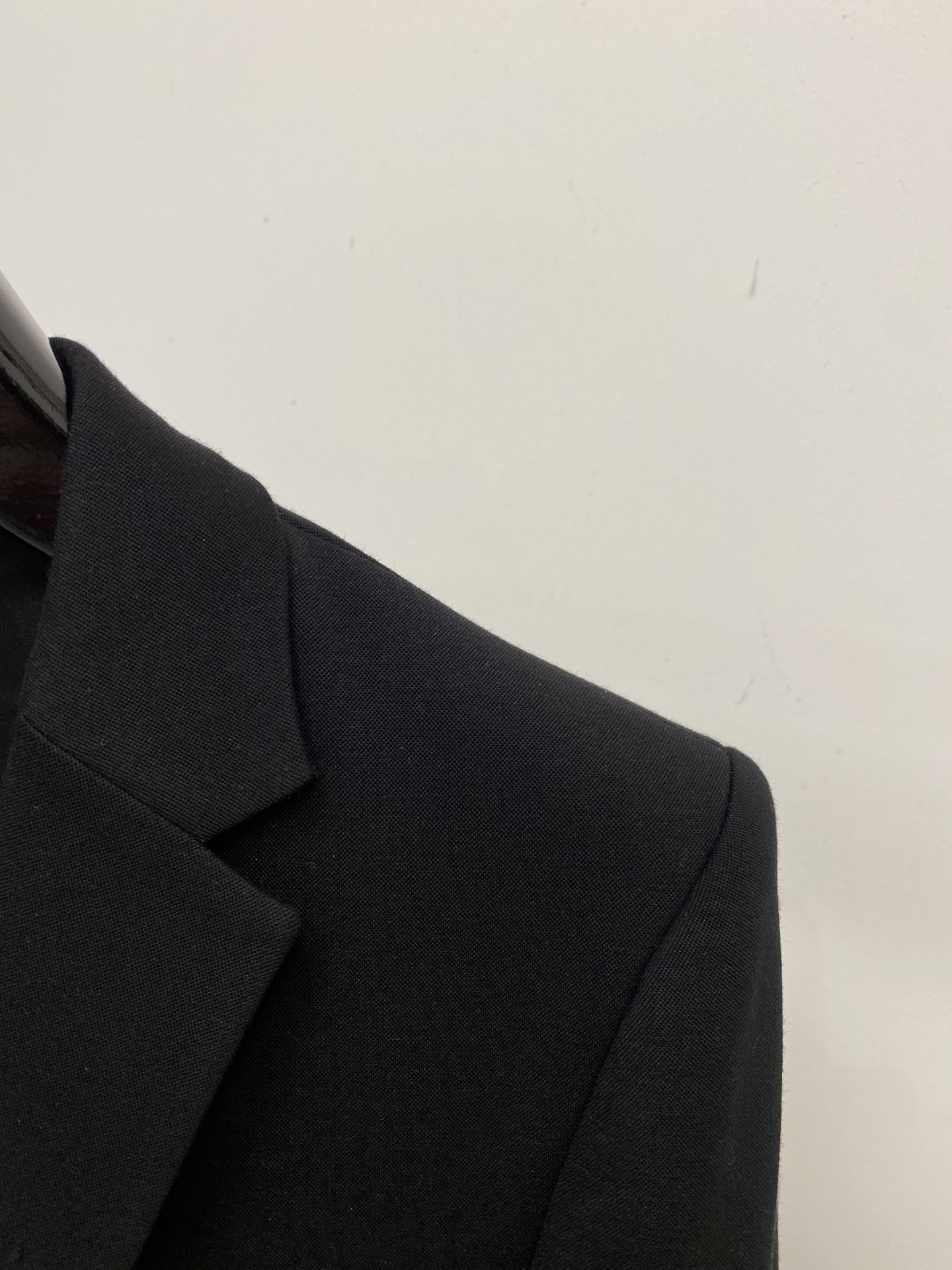 罗意威、2025新品西装外套，时尚帅气，简约百搭款，定制原版面料，不仅挺括，保持潮流的廓形，又穿着舒适，