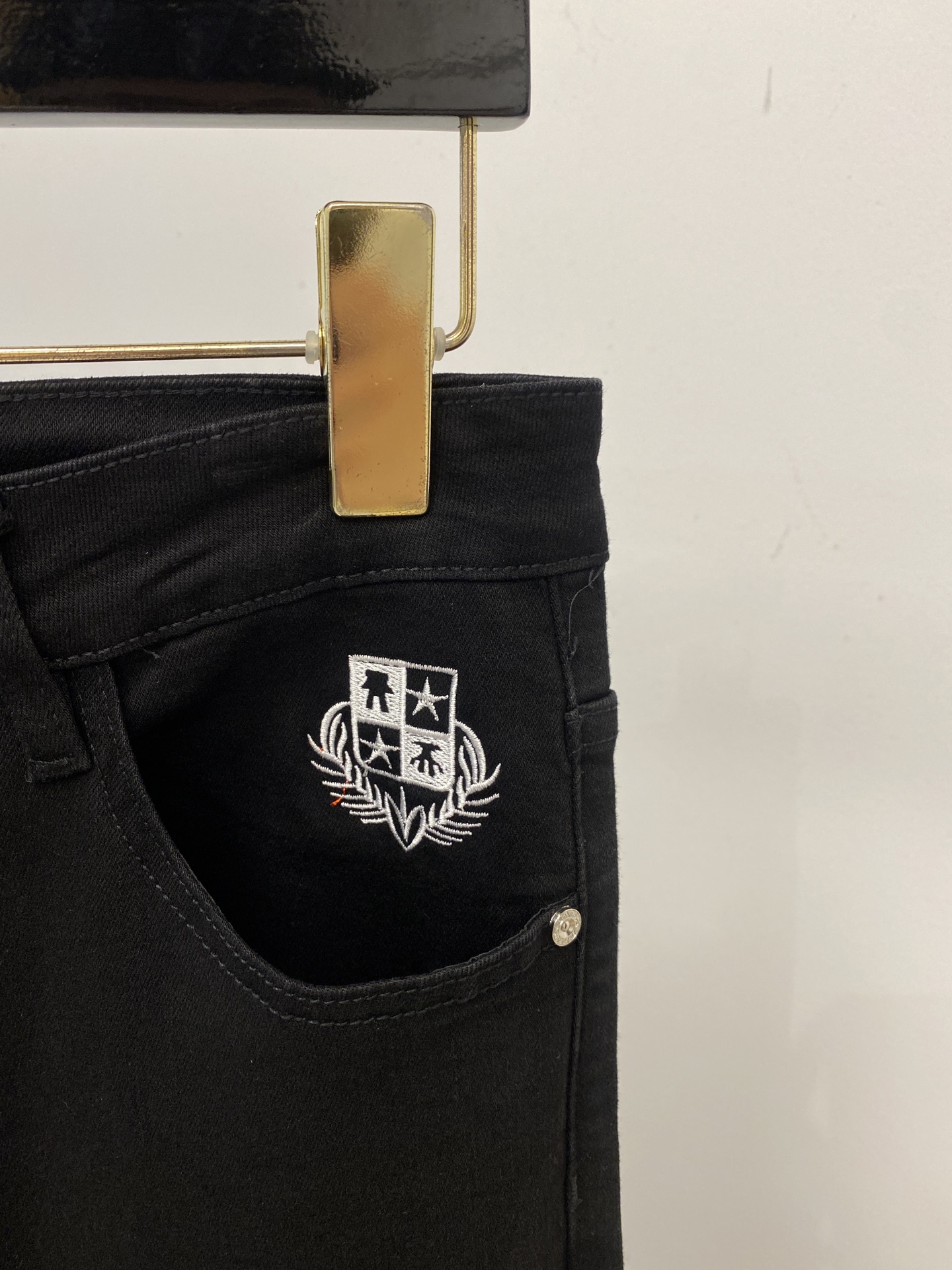 lP🆕、2025最新品，专柜同步有售，原单狠货，水洗休闲牛仔裤，进口原版水洗弹力面料，舒适有弹性，原版五