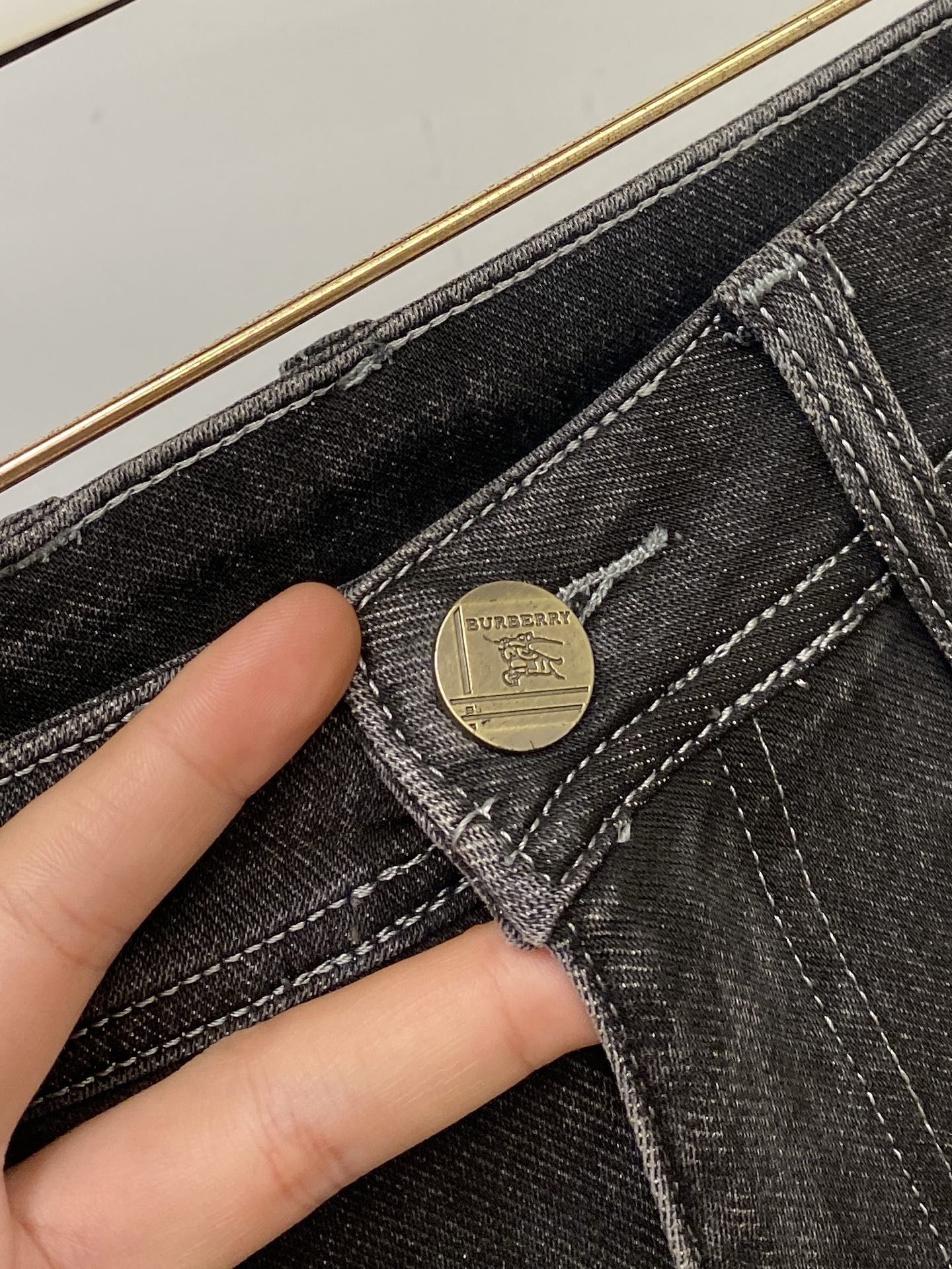 巴宝莉、2025最新品，专柜同步有售，原单狠货，水洗休闲牛仔裤，进口原版水洗弹力面料，舒适有弹性，原版五