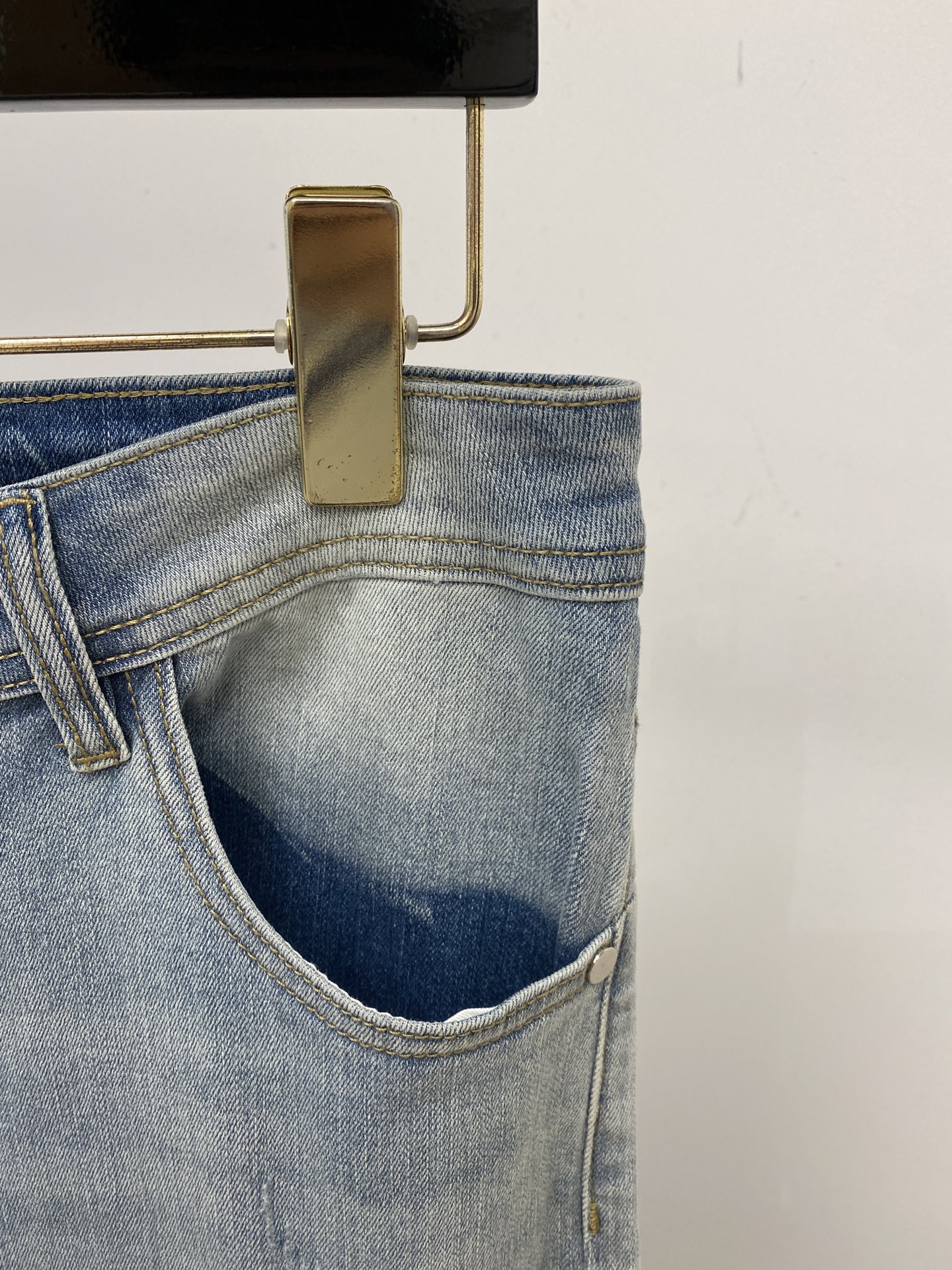 克罗心、2025最新品，专柜同步有售，原单狠货，水洗休闲牛仔裤，进口原版水洗弹力面料，舒适有弹性，原版五