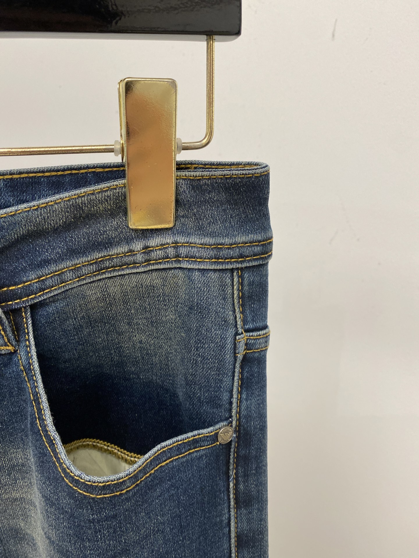 阿玛尼、2025最新品，专柜同步有售，原单狠货，水洗休闲牛仔裤，进口原版水洗弹力面料，舒适有弹性，原版五